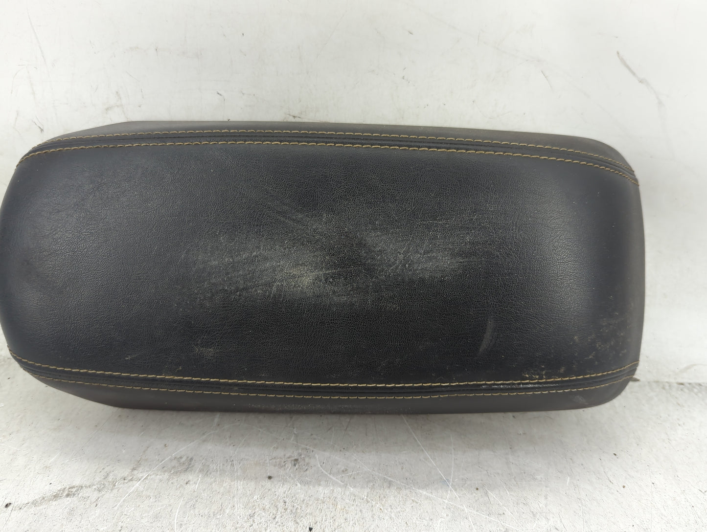 2014-2018 Jeep Cherokee Center Console Armrest Cover Lid Fits Fits 2014 2015 2016 2017 2018 OEM Used Auto Parts - Oemusedaut