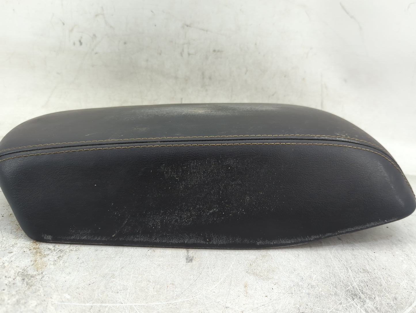 2014-2018 Jeep Cherokee Center Console Armrest Cover Lid Fits Fits 2014 2015 2016 2017 2018 OEM Used Auto Parts - Oemusedaut