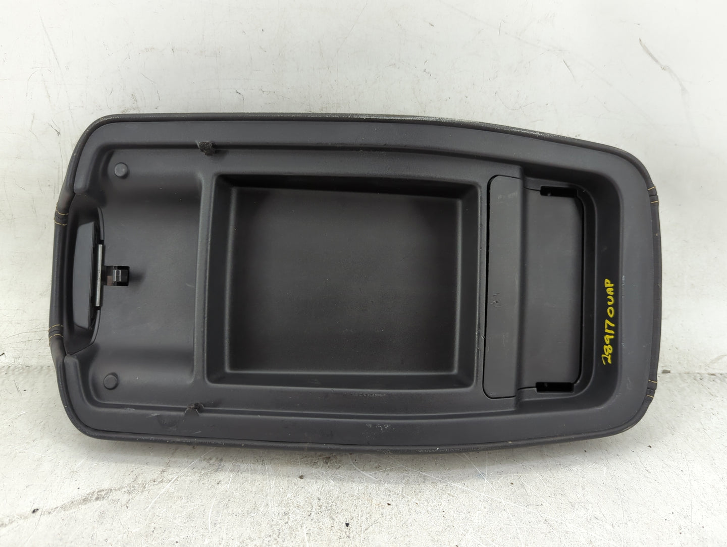2014-2018 Jeep Cherokee Center Console Armrest Cover Lid Fits Fits 2014 2015 2016 2017 2018 OEM Used Auto Parts - Oemusedaut
