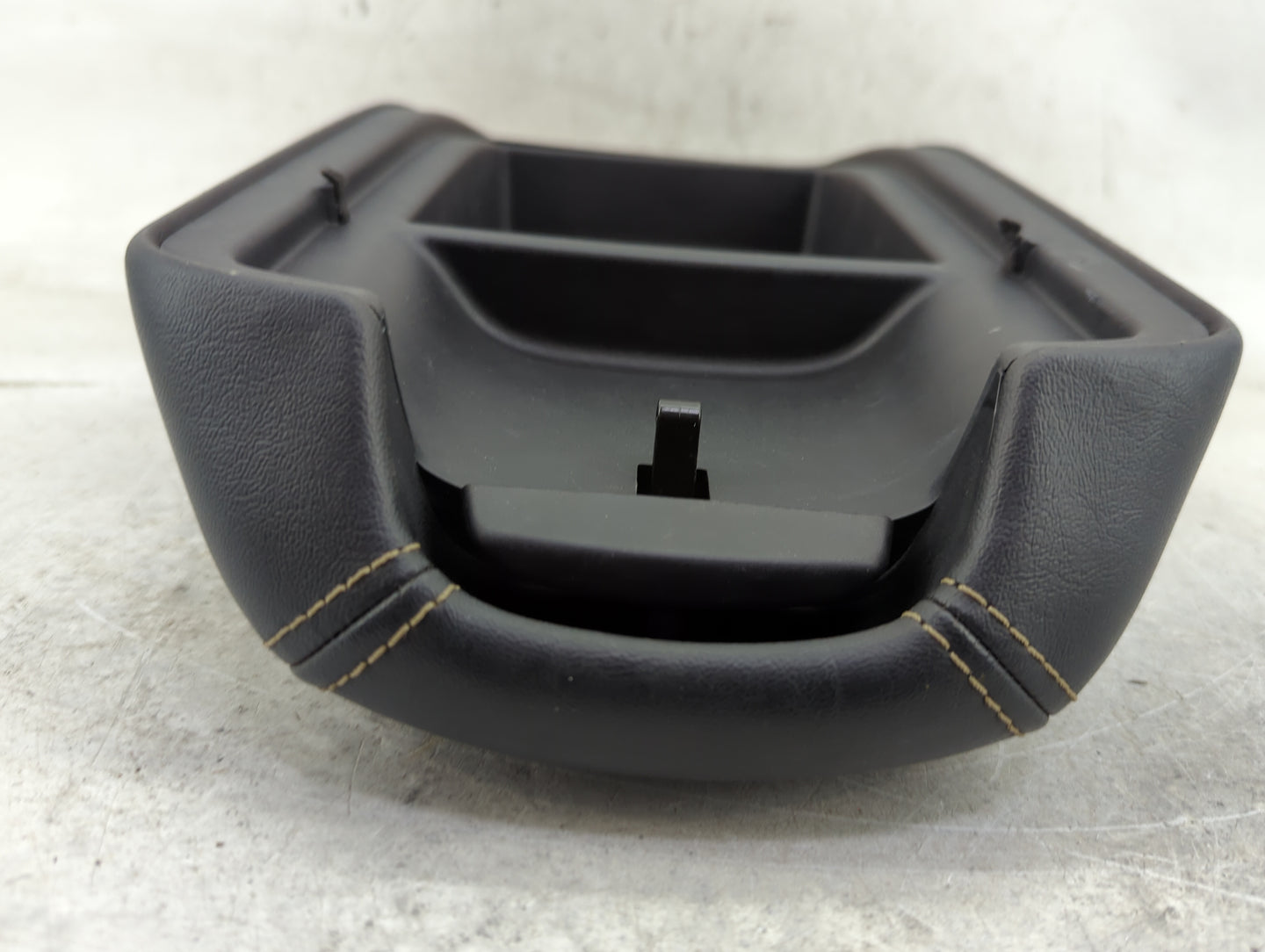 2014-2018 Jeep Cherokee Center Console Armrest Cover Lid Fits Fits 2014 2015 2016 2017 2018 OEM Used Auto Parts - Oemusedaut