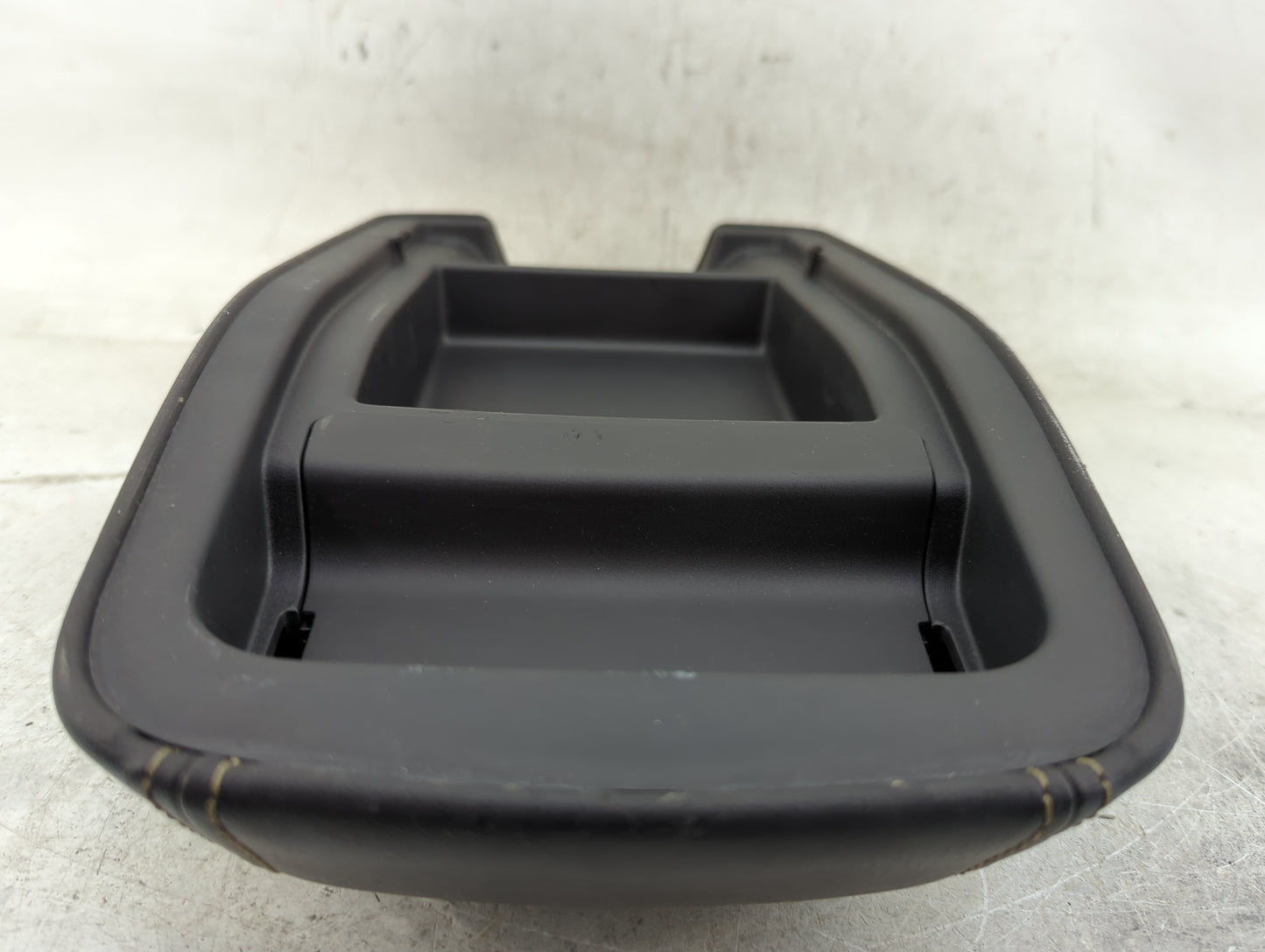 2014-2018 Jeep Cherokee Center Console Armrest Cover Lid Fits Fits 2014 2015 2016 2017 2018 OEM Used Auto Parts - Oemusedaut