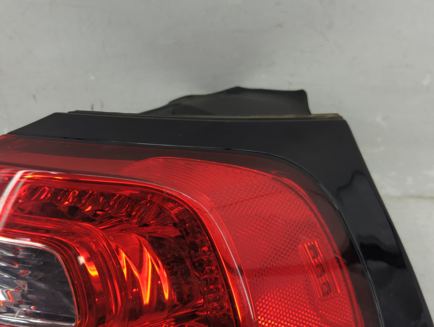 2014-2018 Jeep Cherokee Tail Light Assembly Passenger Right OEM Fits Fits 2014 2015 2016 2017 2018 OEM Used Auto Parts - Oem