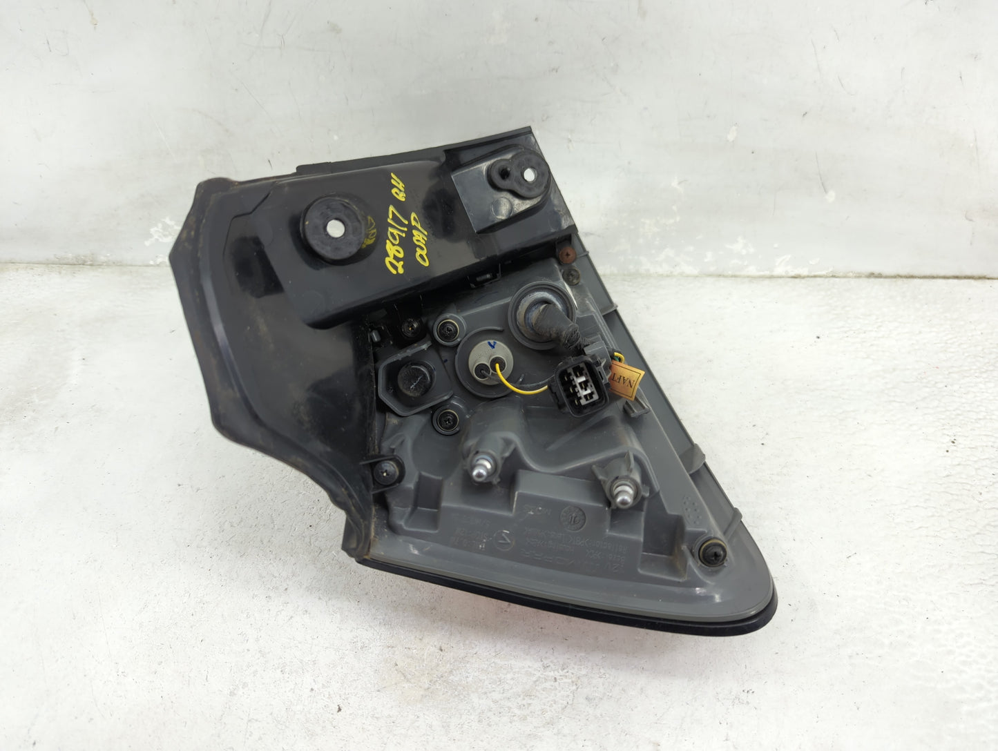 2014-2018 Jeep Cherokee Tail Light Assembly Passenger Right OEM Fits Fits 2014 2015 2016 2017 2018 OEM Used Auto Parts - Oem