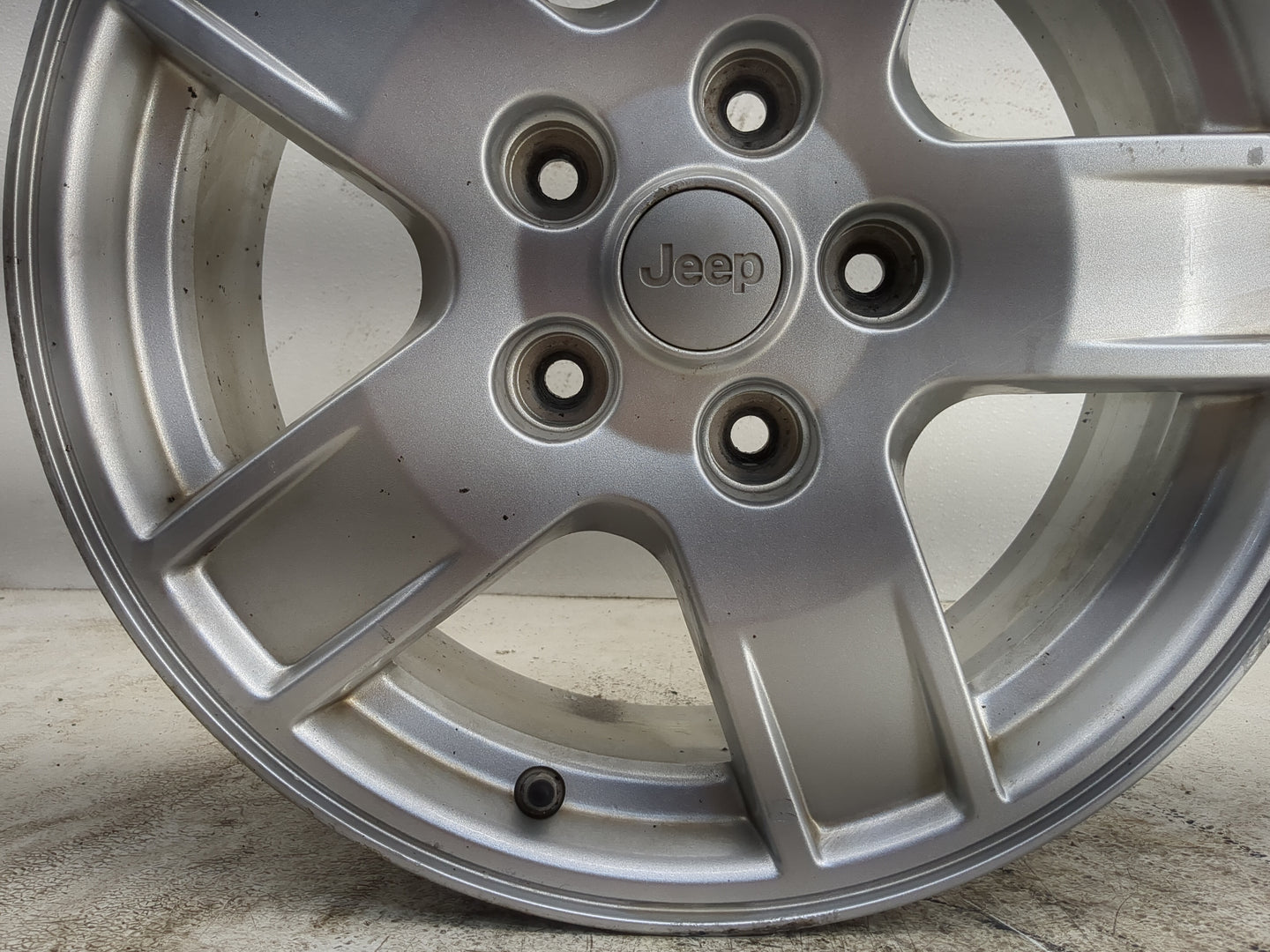 Jeep Cherokee Oem Wheel Rim 1188732 - Oemusedautoparts1.com