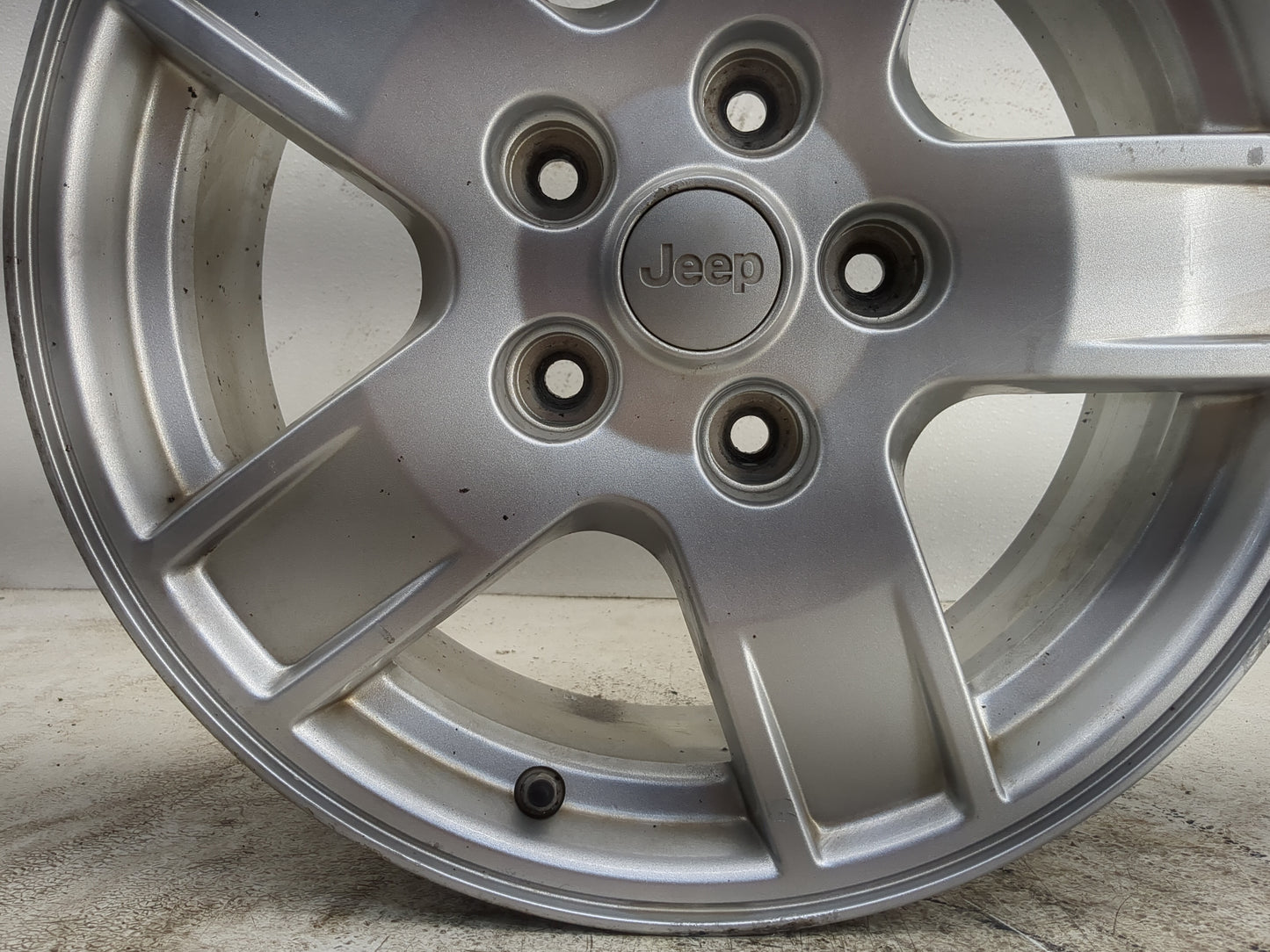 Jeep Cherokee Oem Wheel Rim 1188732 - Oemusedautoparts1.com