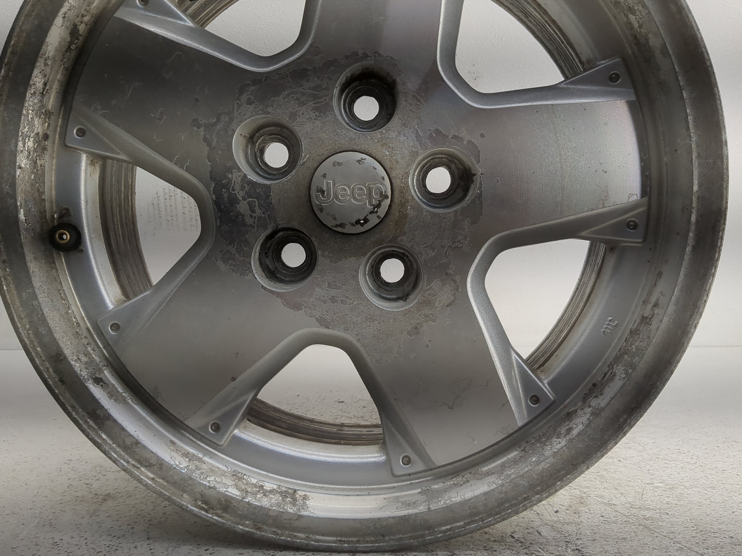 Jeep Cherokee Oem Wheel Rim 1357670 - Oemusedautoparts1.com