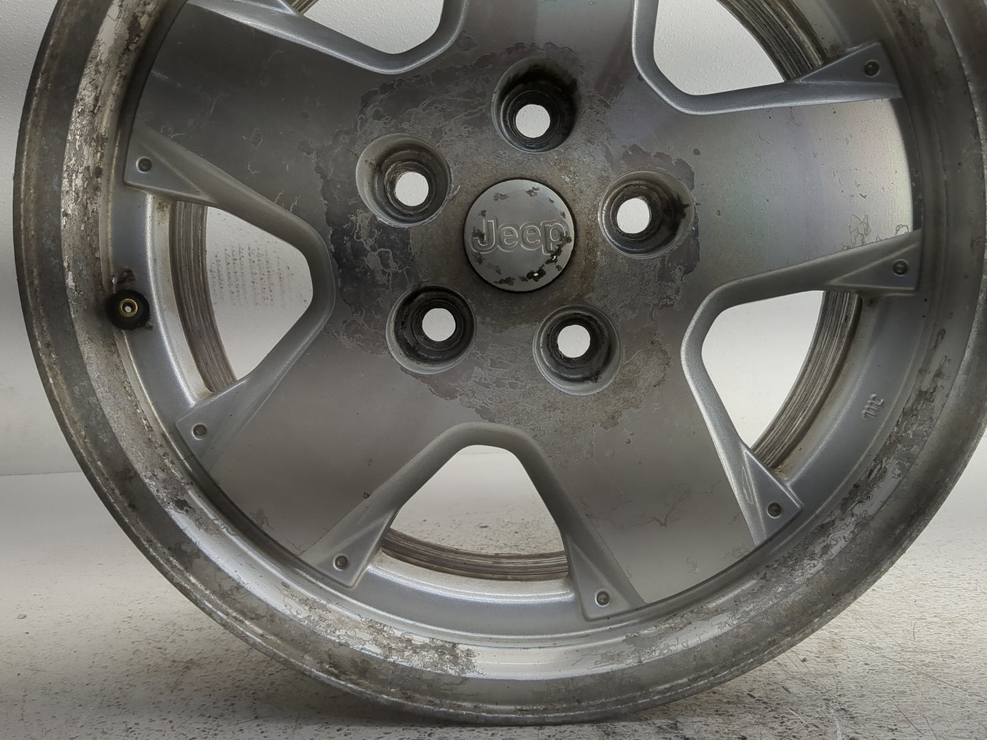 Jeep Cherokee Oem Wheel Rim 1357670 - Oemusedautoparts1.com