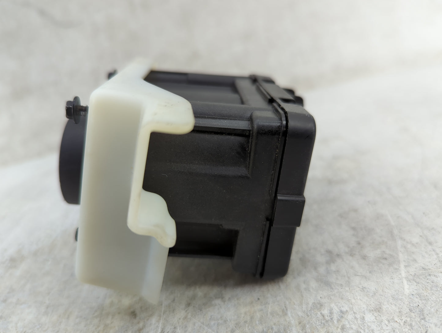 2014-2022 Jeep Cherokee Ignition Switch Oem 1386602 - Oemusedautoparts1.com