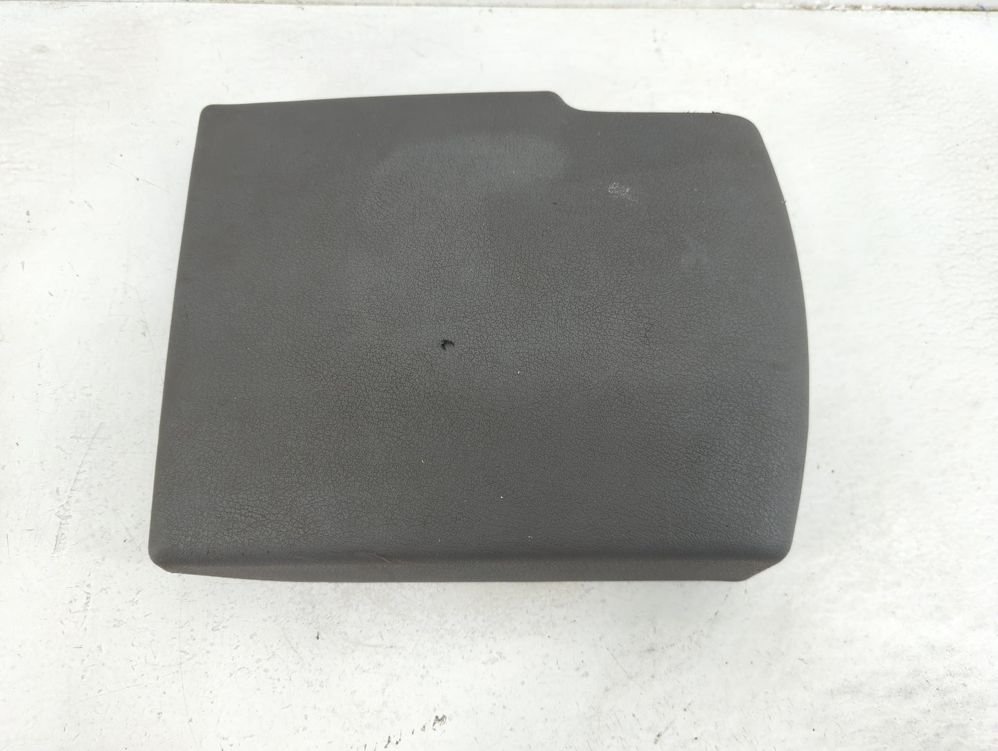 2006-2007 Jeep Commander Center Console Armrest Cover Lid Fits Fits 2006 2007 OEM Used Auto Parts - Oemusedautoparts1.com