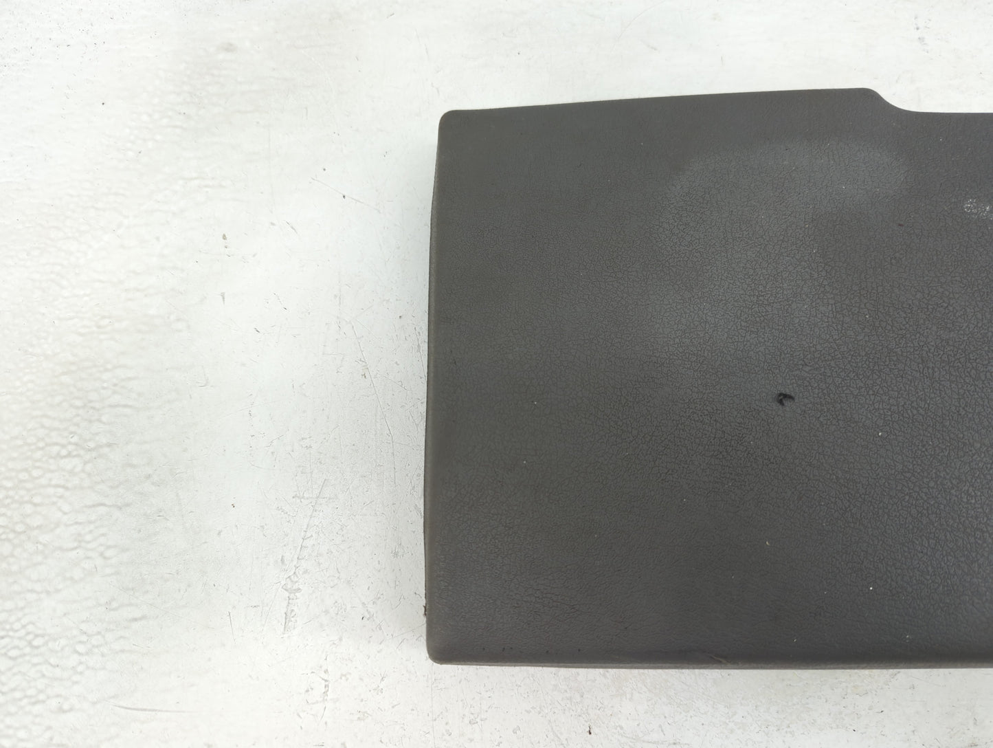 2006-2007 Jeep Commander Center Console Armrest Cover Lid Fits Fits 2006 2007 OEM Used Auto Parts - Oemusedautoparts1.com
