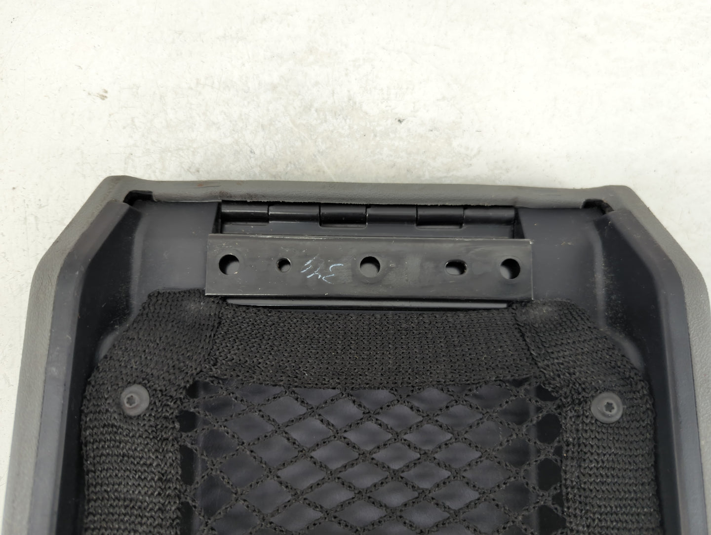 2006-2007 Jeep Commander Center Console Armrest Cover Lid Fits Fits 2006 2007 OEM Used Auto Parts - Oemusedautoparts1.com