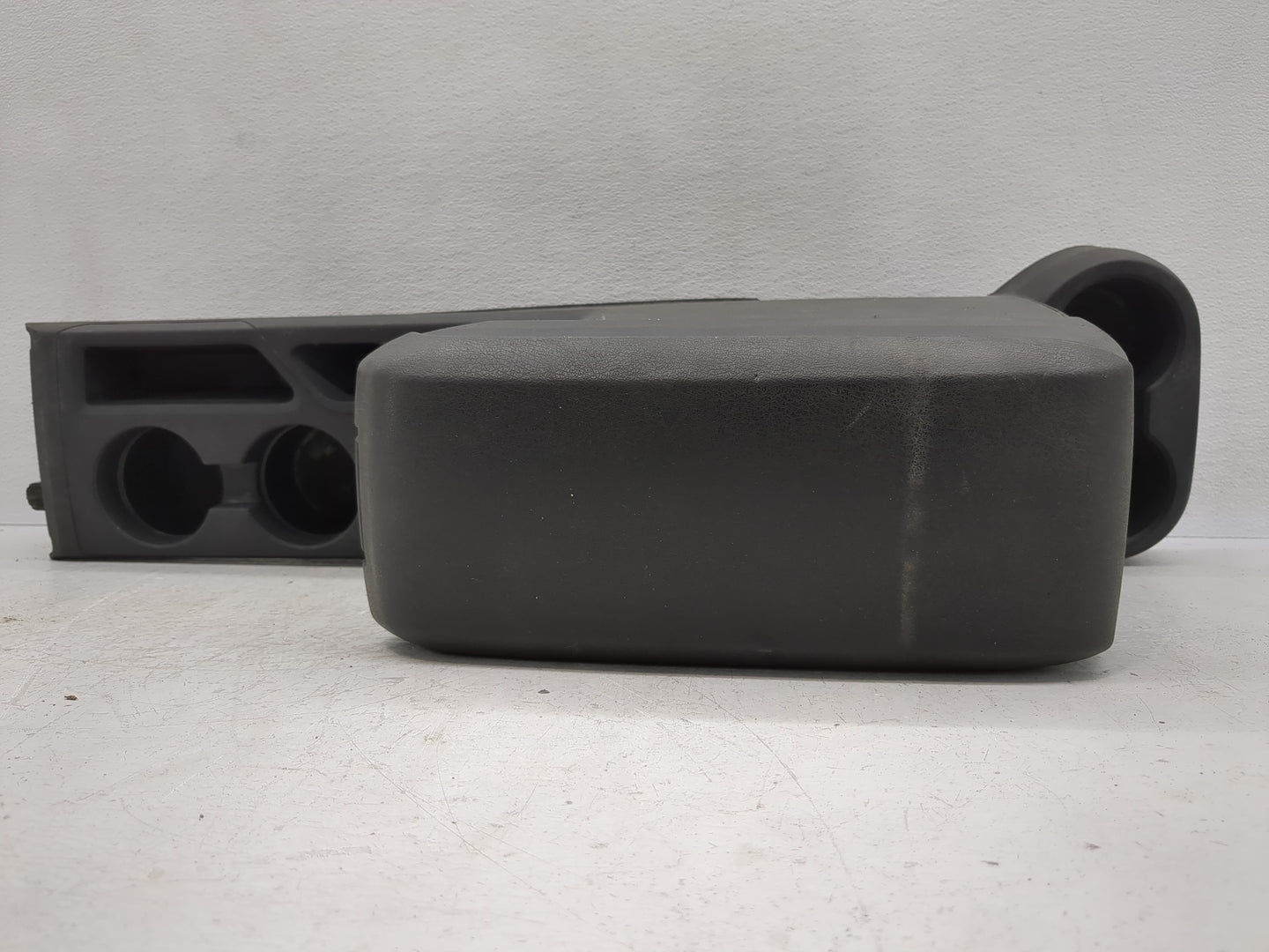 2009-2010 Jeep Compass Center Floor Console Fits Fits 2009 2010 OEM Used Auto Parts - Oemusedautoparts1.com