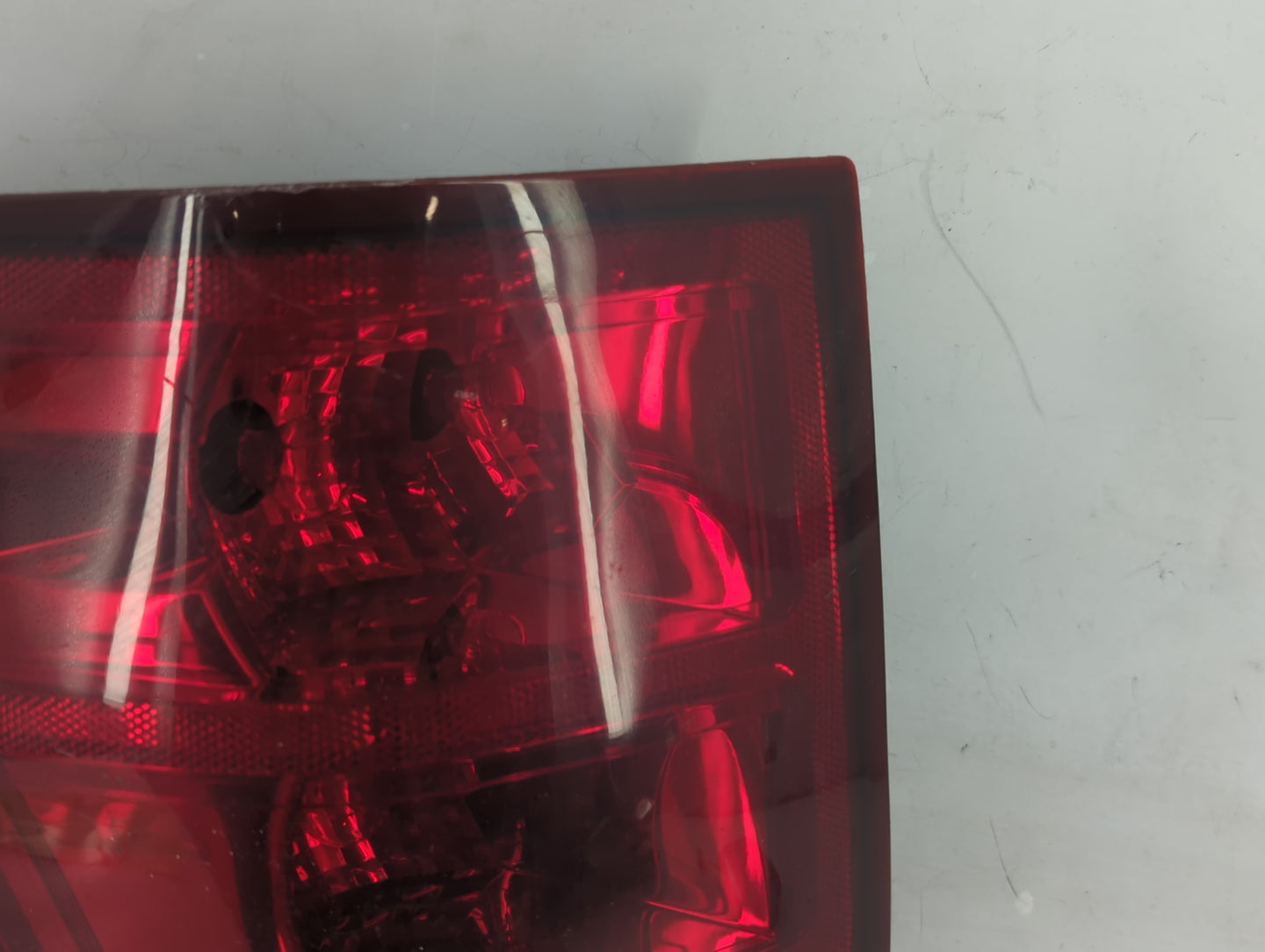 2005-2006 Jeep Grand Cherokee Tail Light Assembly Driver Left OEM Fits Fits 2005 2006 OEM Used Auto Parts - Oemusedautoparts