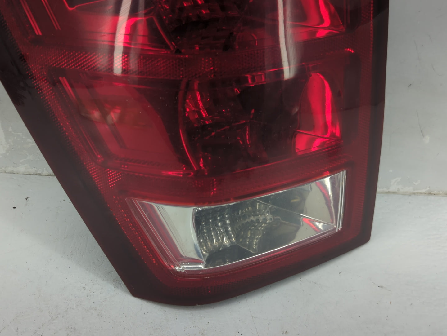 2005-2006 Jeep Grand Cherokee Tail Light Assembly Driver Left OEM Fits Fits 2005 2006 OEM Used Auto Parts - Oemusedautoparts