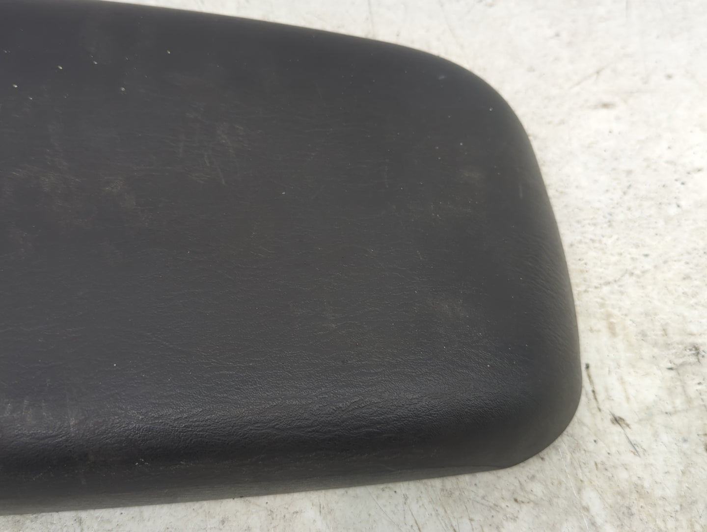 2000-2004 Jeep Grand Cherokee Center Console Armrest Cover Lid Fits Fits 2000 2001 2002 2003 2004 OEM Used Auto Parts - Oemu