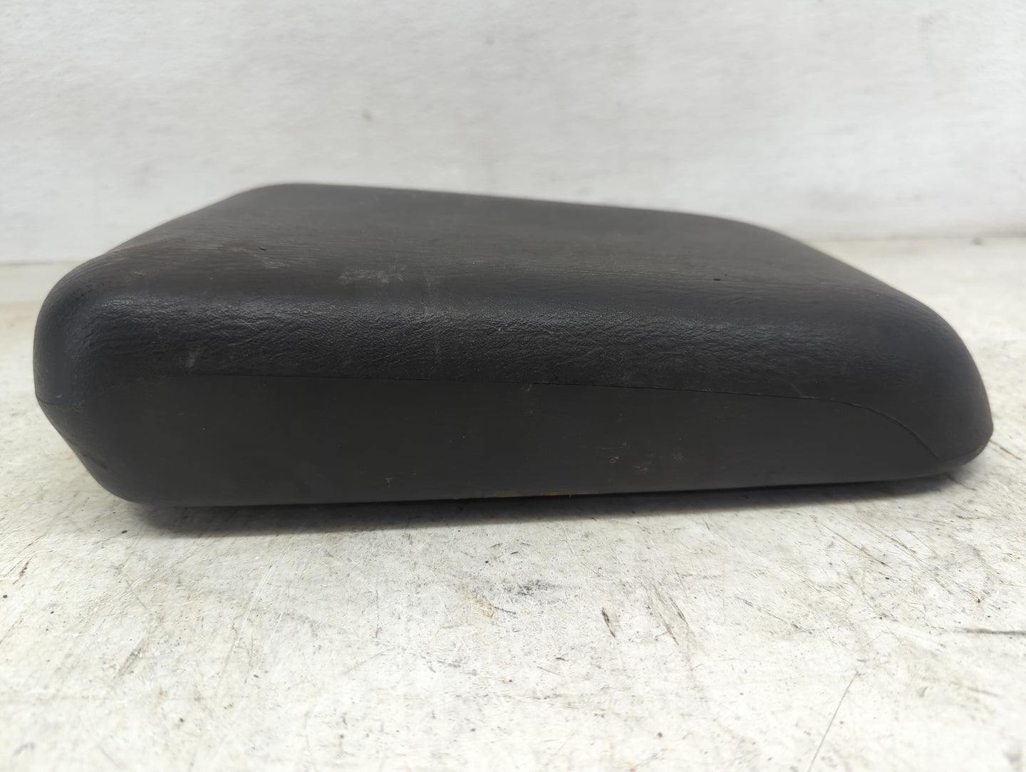 2000-2004 Jeep Grand Cherokee Center Console Armrest Cover Lid Fits Fits 2000 2001 2002 2003 2004 OEM Used Auto Parts - Oemu