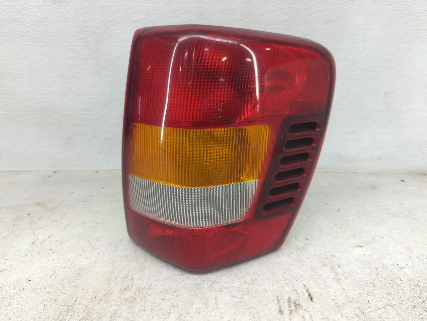 2002-2003 Jeep Grand Cherokee Tail Light Assembly Passenger Right OEM Fits Fits 2002 2003 OEM Used Auto Parts - Oemusedautop