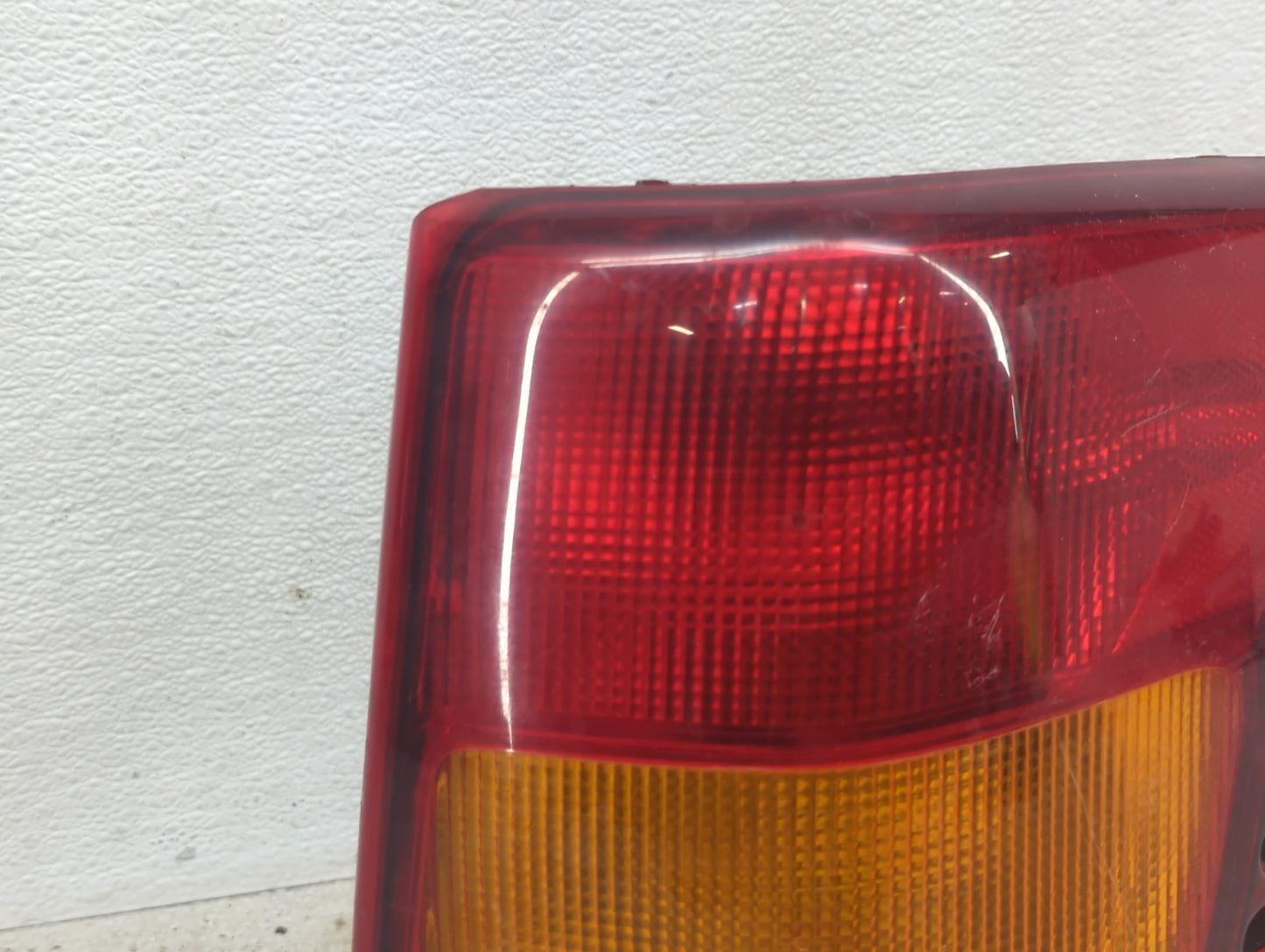 2002-2003 Jeep Grand Cherokee Tail Light Assembly Passenger Right OEM Fits Fits 2002 2003 OEM Used Auto Parts - Oemusedautop