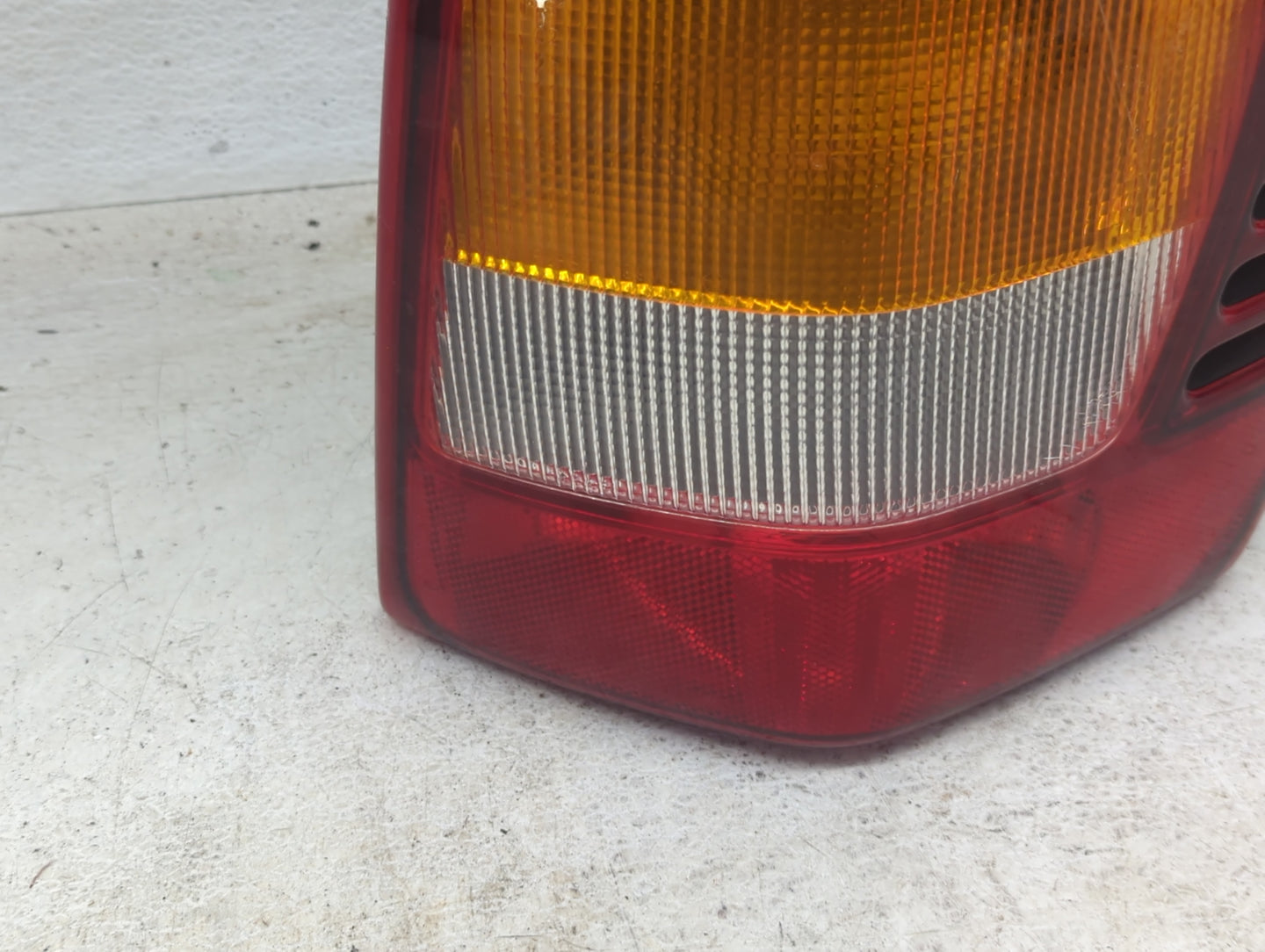 2002-2003 Jeep Grand Cherokee Tail Light Assembly Passenger Right OEM Fits Fits 2002 2003 OEM Used Auto Parts - Oemusedautop