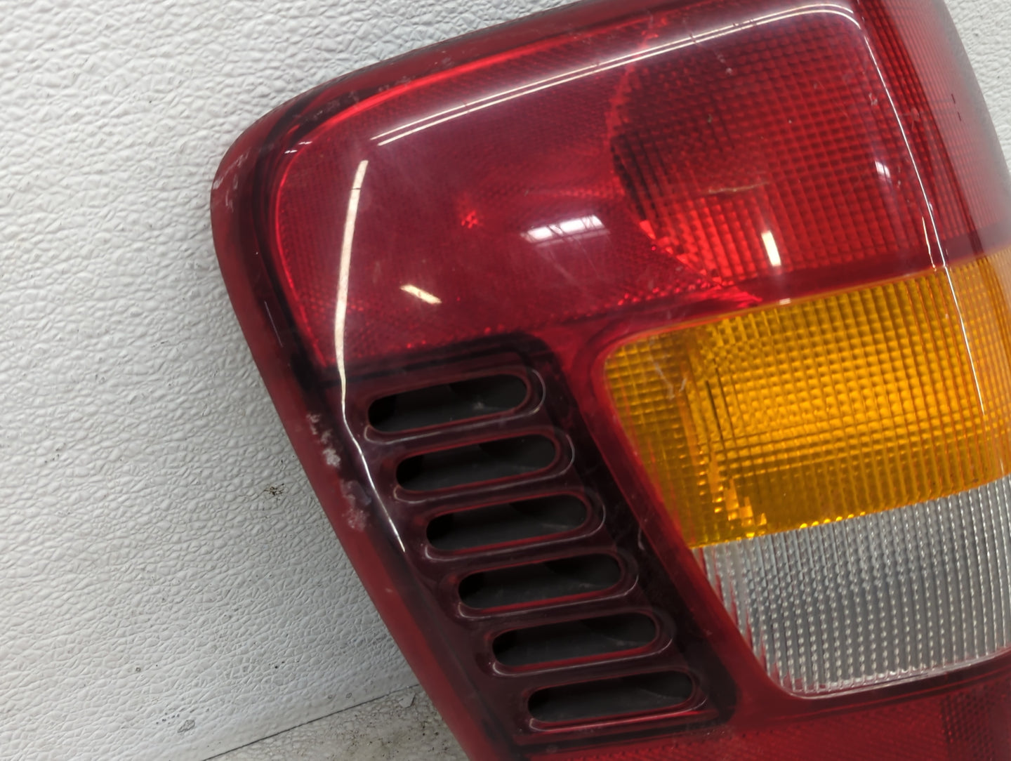 2002-2003 Jeep Grand Cherokee Tail Light Assembly Driver Left OEM Fits Fits 2002 2003 OEM Used Auto Parts - Oemusedautoparts