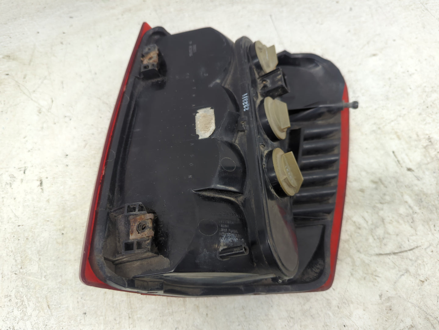 2002-2003 Jeep Grand Cherokee Tail Light Assembly Driver Left OEM Fits Fits 2002 2003 OEM Used Auto Parts - Oemusedautoparts