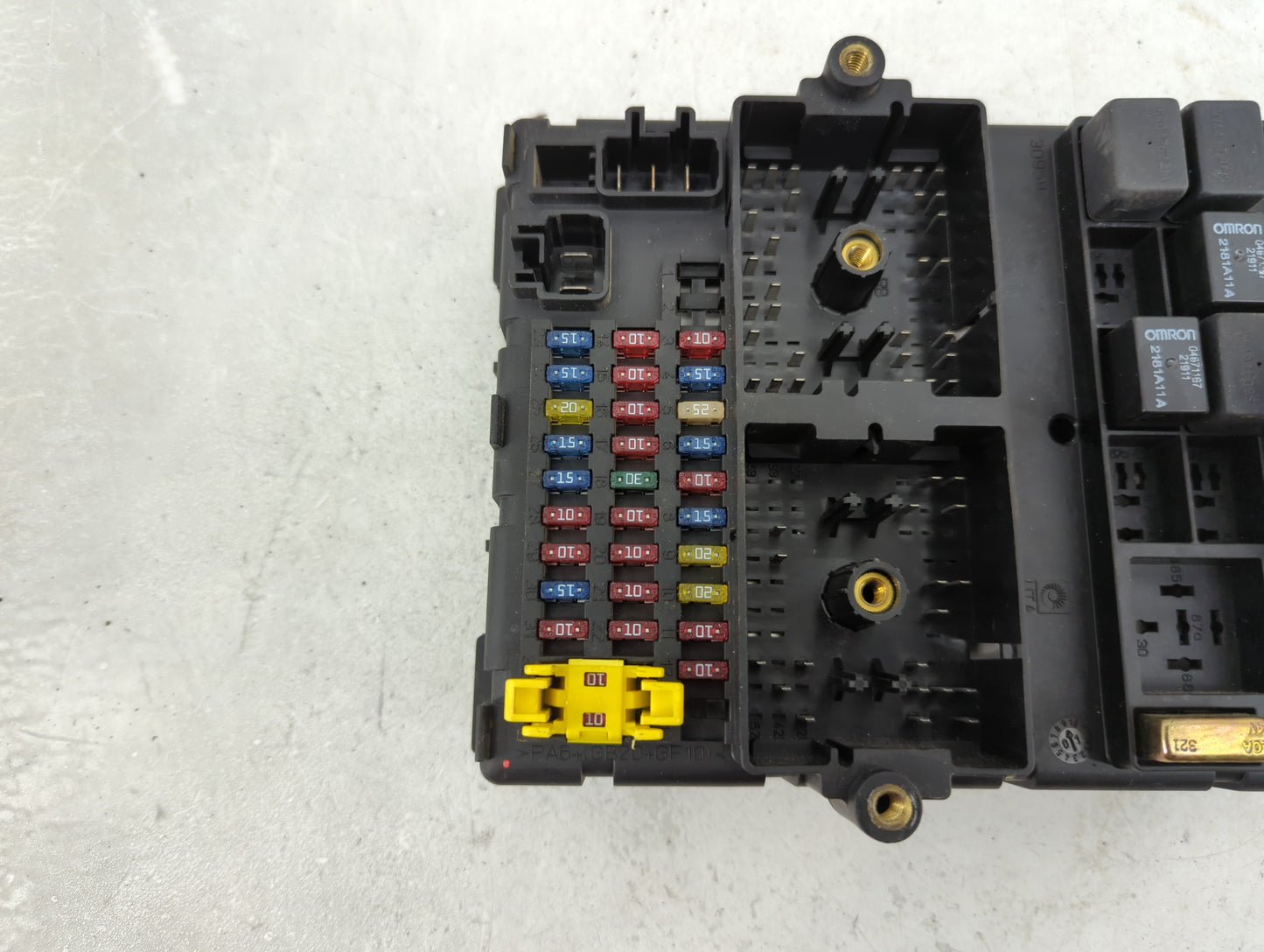 2002 Jeep Grand Cherokee Body Control Module Bcm Inner Cabin Fuse Box - Oemusedautoparts1.com