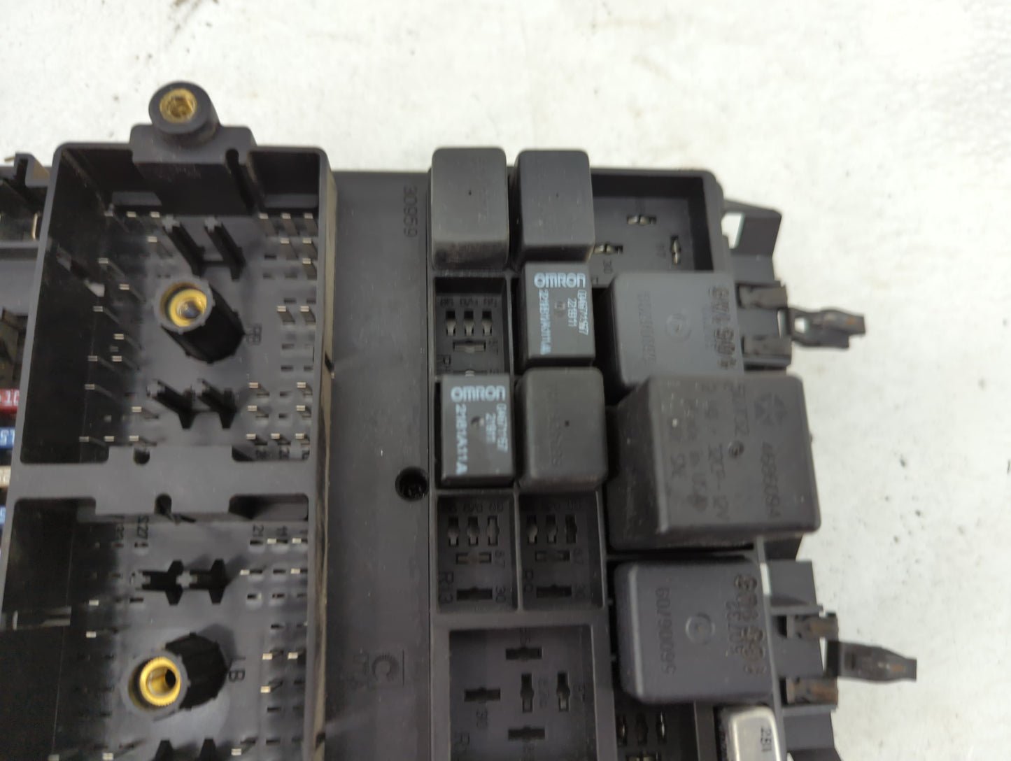 2002 Jeep Grand Cherokee Body Control Module Bcm Inner Cabin Fuse Box - Oemusedautoparts1.com