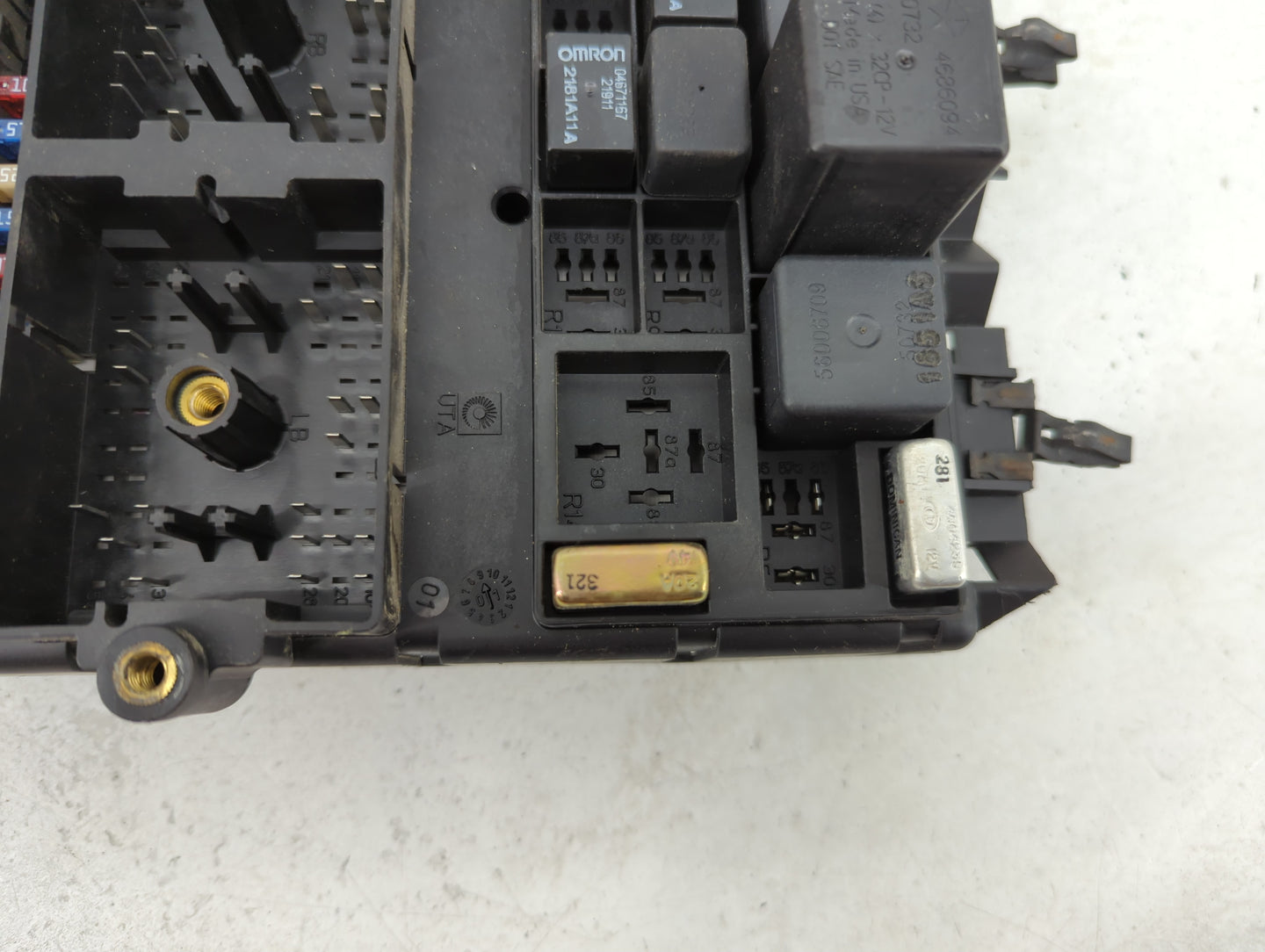 2002 Jeep Grand Cherokee Body Control Module Bcm Inner Cabin Fuse Box - Oemusedautoparts1.com
