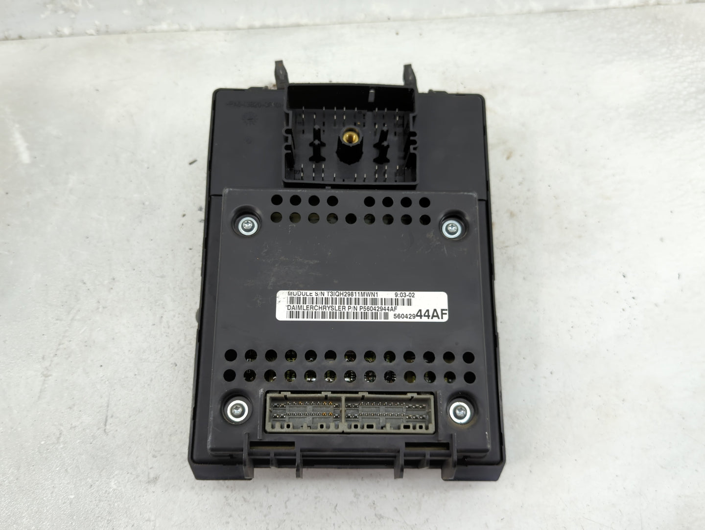 2002 Jeep Grand Cherokee Body Control Module Bcm Inner Cabin Fuse Box - Oemusedautoparts1.com