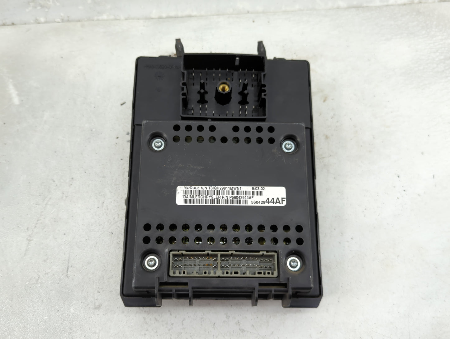 2002 Jeep Grand Cherokee Body Control Module Bcm Inner Cabin Fuse Box - Oemusedautoparts1.com