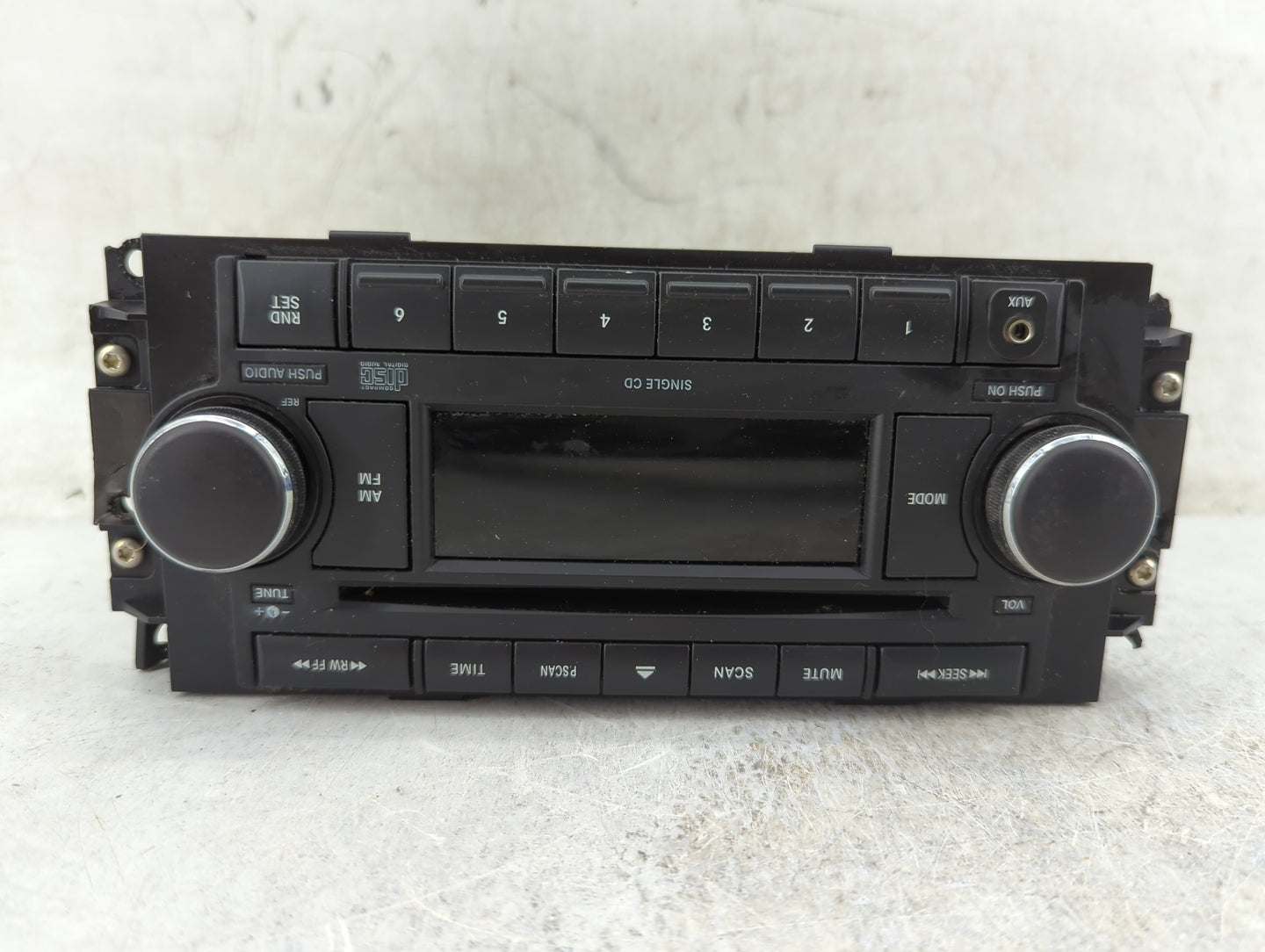 2005-2007 Jeep Grand Cherokee Radio AM FM Cd Player Receiver Replacement Fits Fits 2005 2006 2007 OEM Used Auto Parts - Oemu