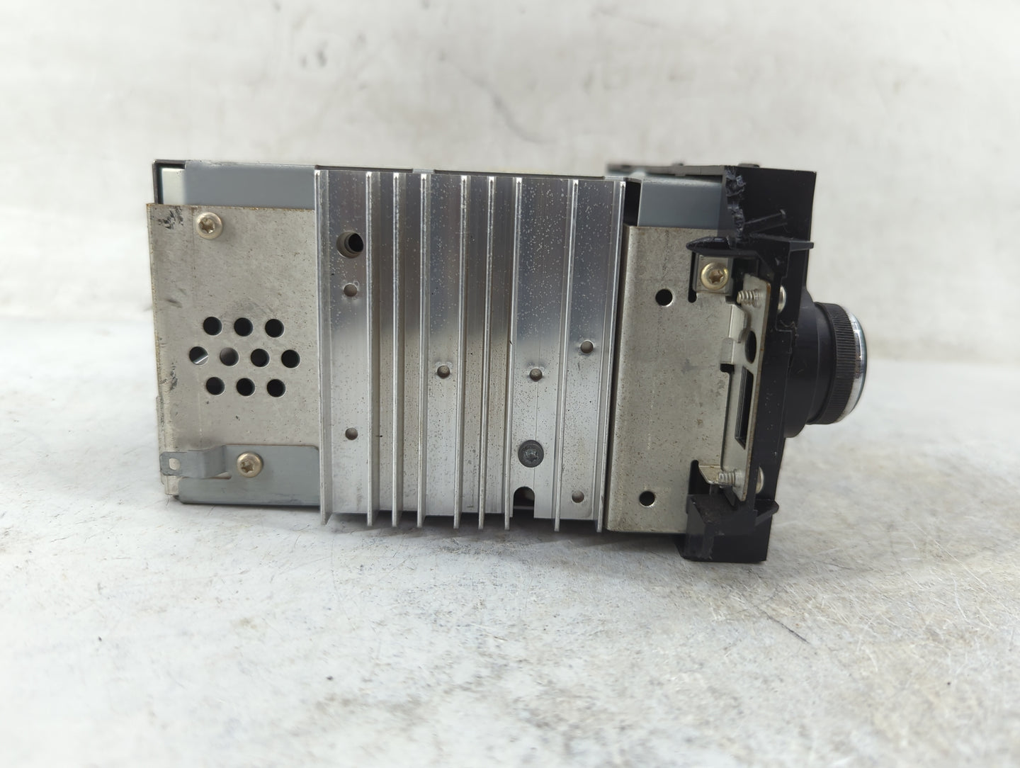 2005-2007 Jeep Grand Cherokee Radio AM FM Cd Player Receiver Replacement Fits Fits 2005 2006 2007 OEM Used Auto Parts - Oemu