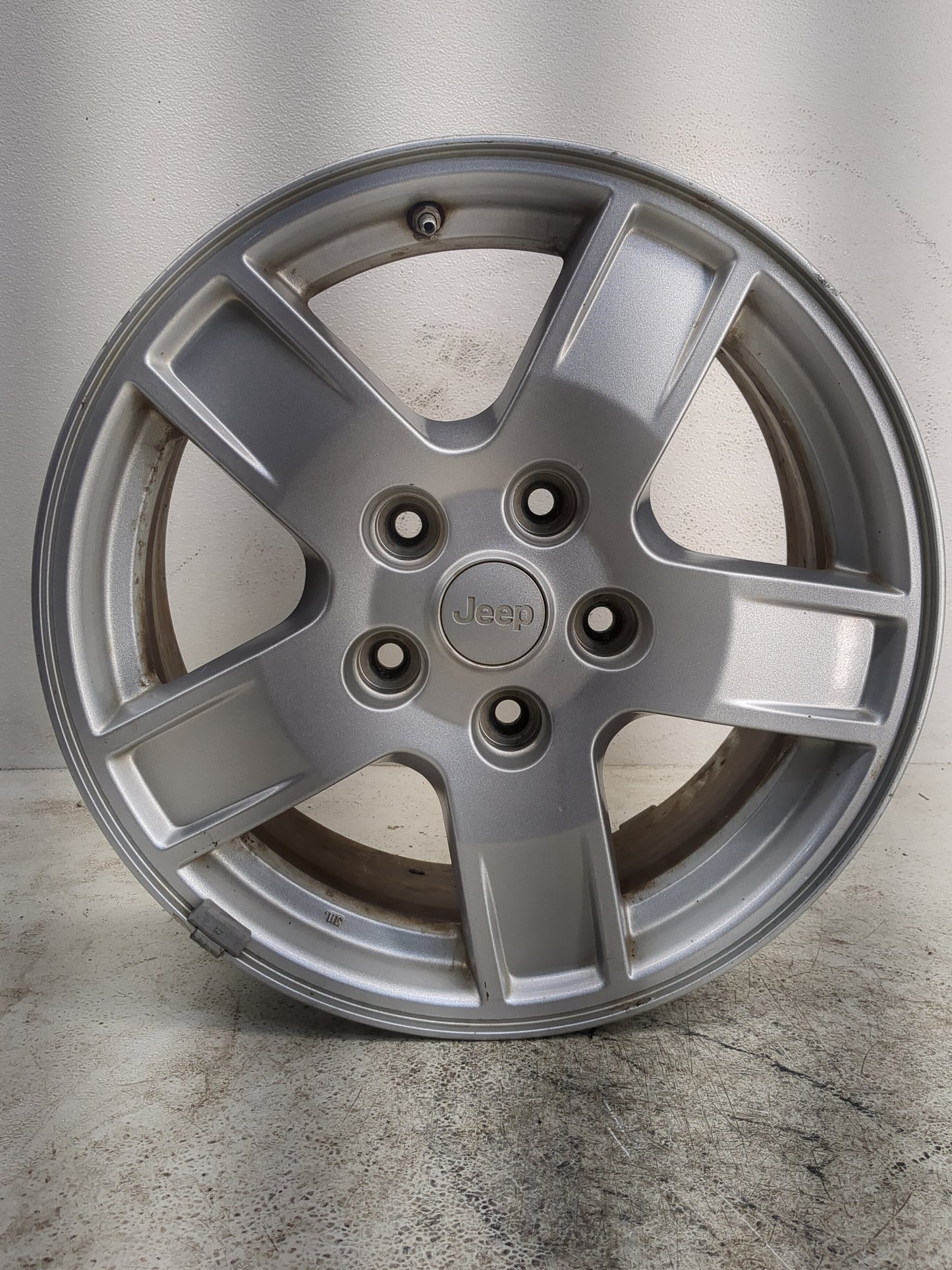 2005-2007 Jeep Grand Cherokee Oem Wheel Rim - Oemusedautoparts1.com