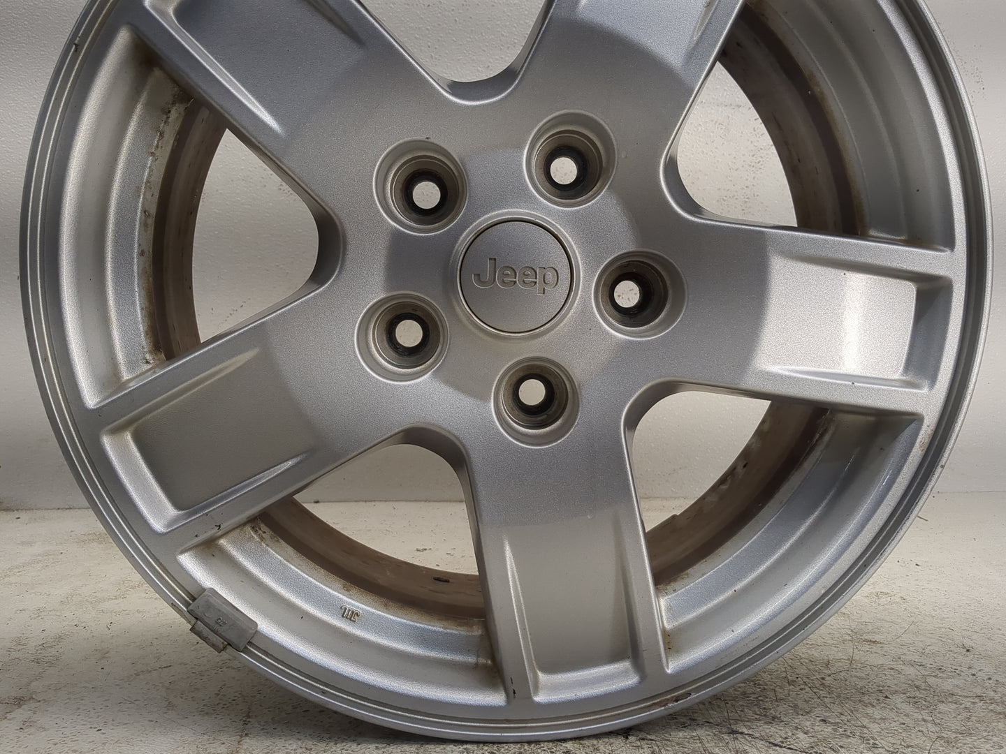 2005-2007 Jeep Grand Cherokee Oem Wheel Rim - Oemusedautoparts1.com