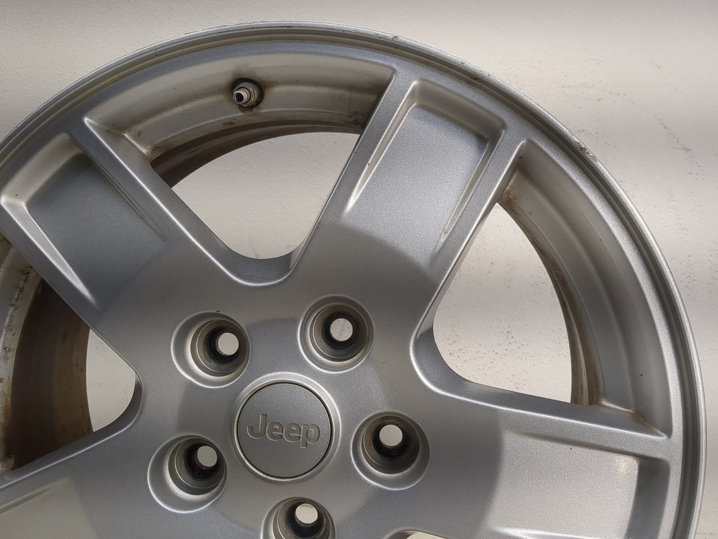 2005-2007 Jeep Grand Cherokee Oem Wheel Rim - Oemusedautoparts1.com