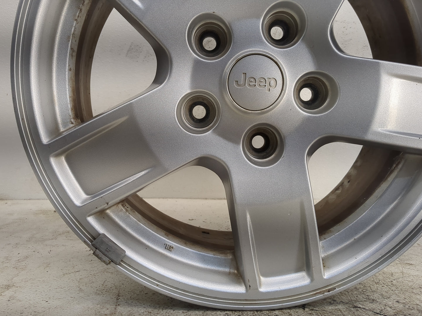 2005-2007 Jeep Grand Cherokee Oem Wheel Rim - Oemusedautoparts1.com