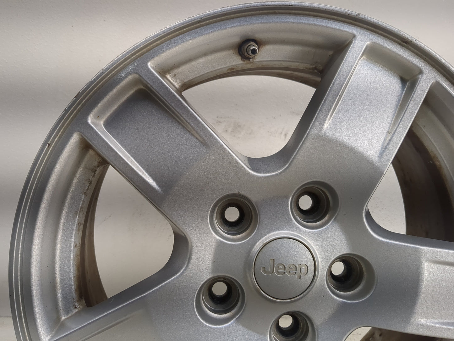 2005-2007 Jeep Grand Cherokee Oem Wheel Rim - Oemusedautoparts1.com
