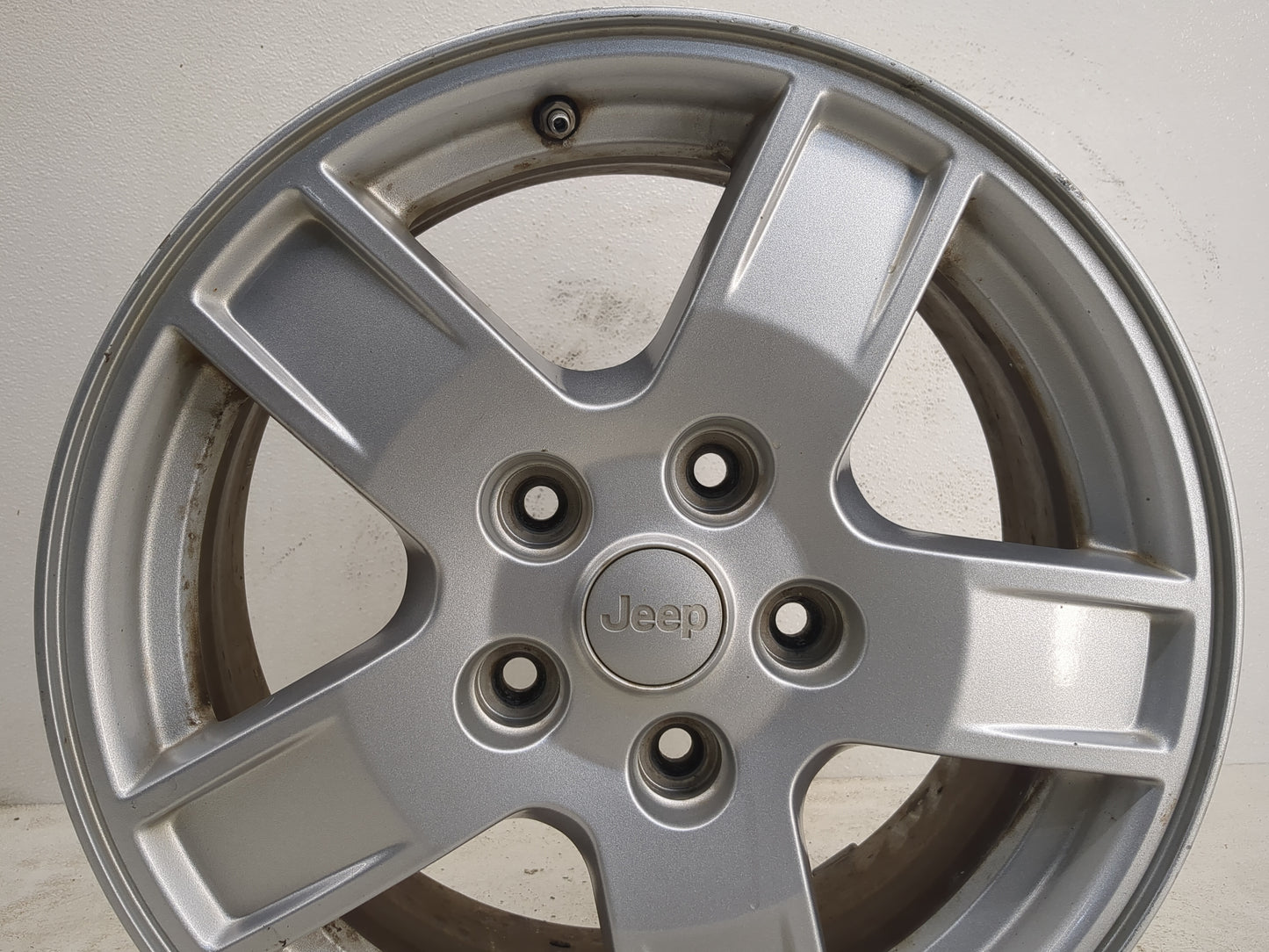 2005-2007 Jeep Grand Cherokee Oem Wheel Rim - Oemusedautoparts1.com