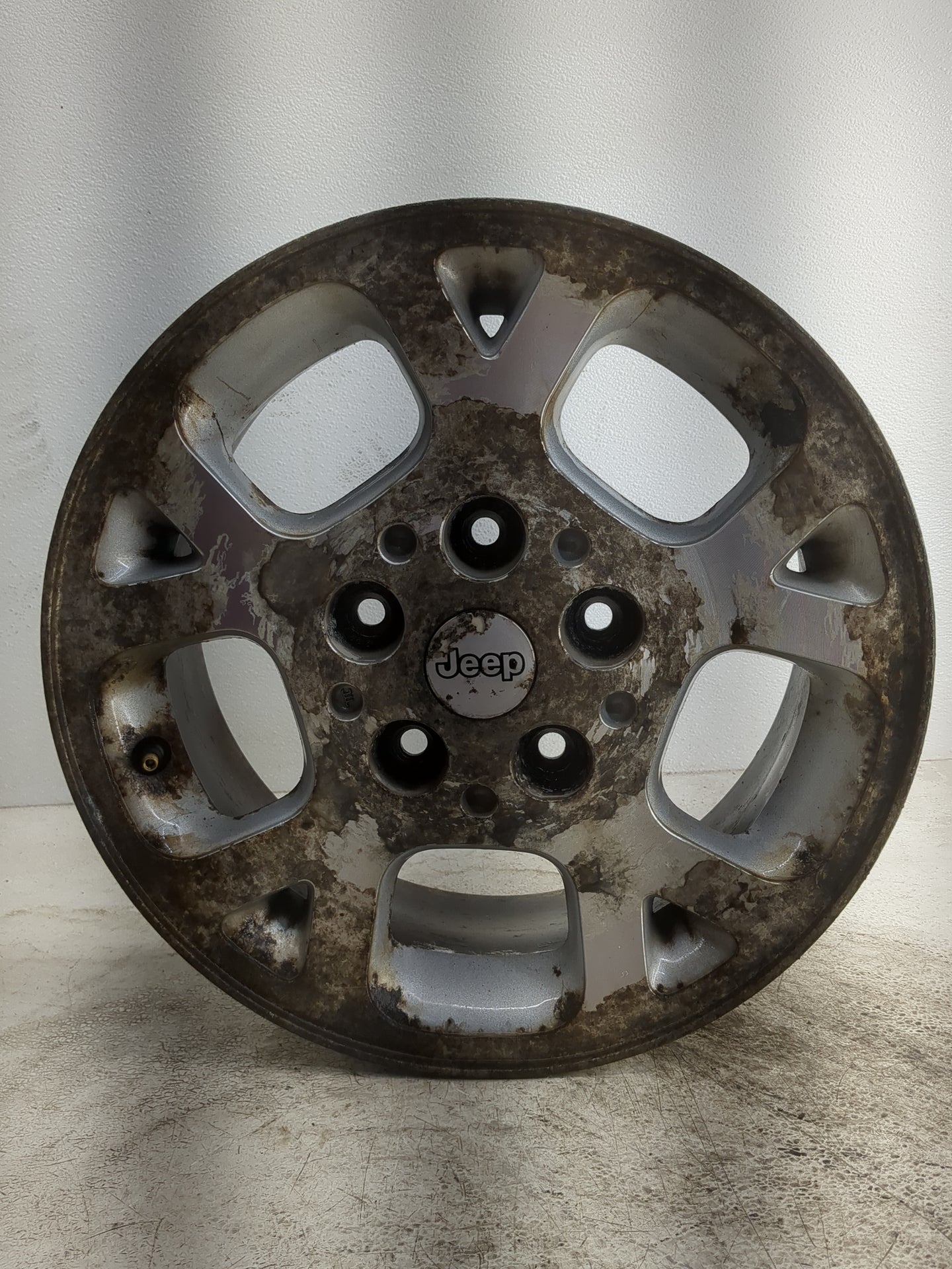 1999-2003 Jeep Grand Cherokee Oem Wheel Rim - Oemusedautoparts1.com