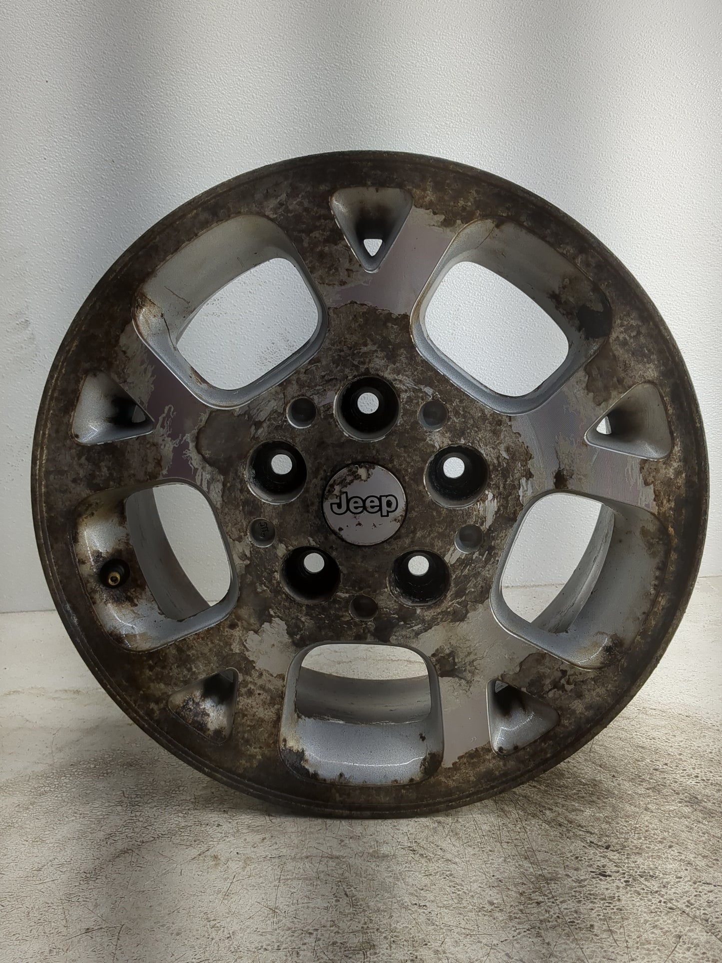 1999-2003 Jeep Grand Cherokee Oem Wheel Rim - Oemusedautoparts1.com