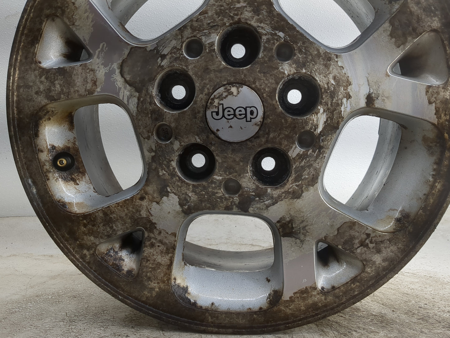 1999-2003 Jeep Grand Cherokee Oem Wheel Rim - Oemusedautoparts1.com