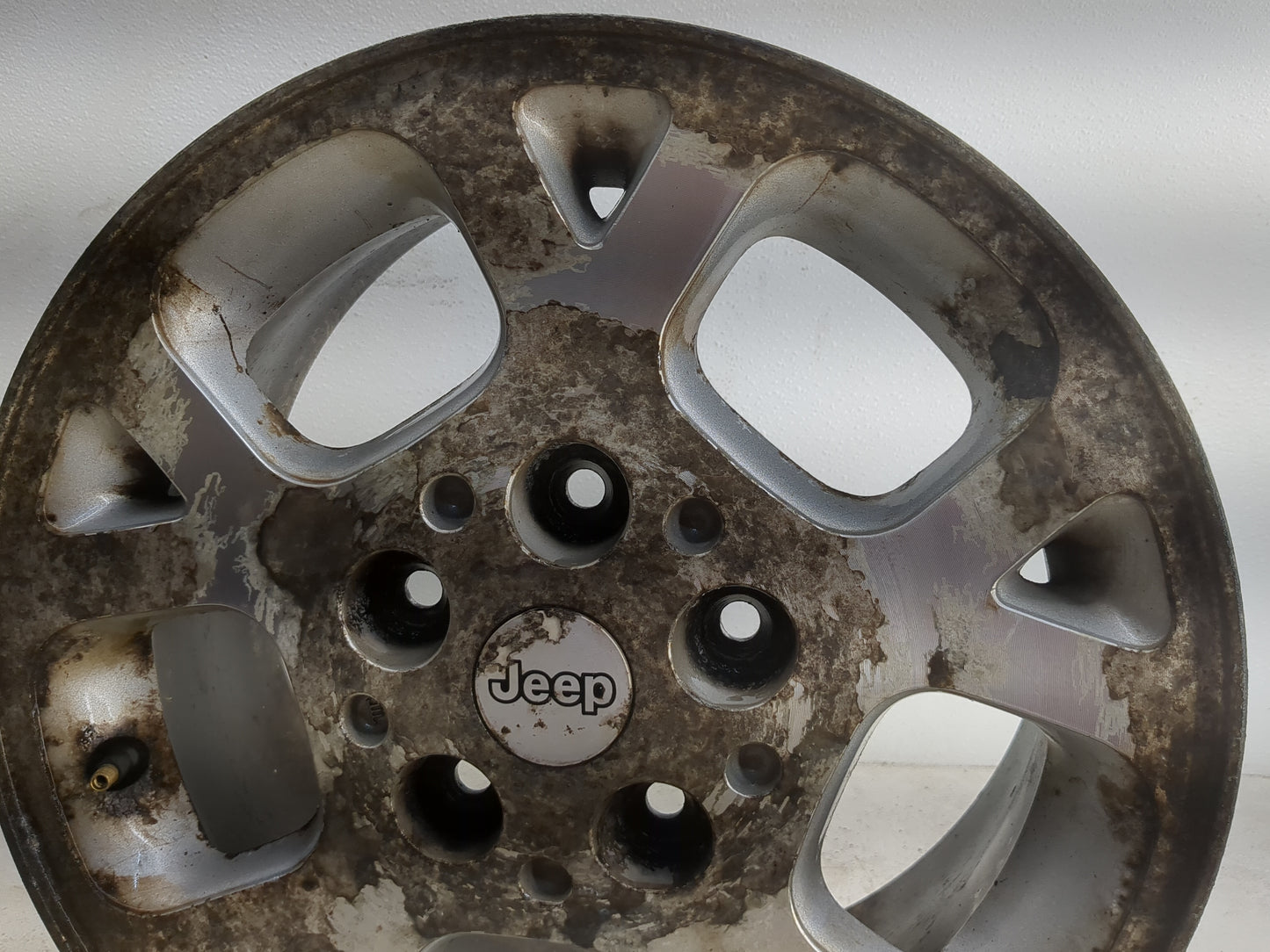 1999-2003 Jeep Grand Cherokee Oem Wheel Rim - Oemusedautoparts1.com