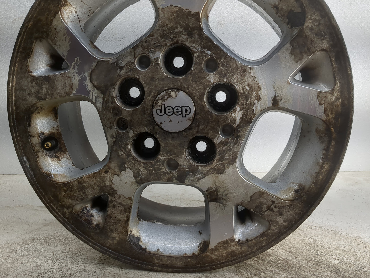 1999-2003 Jeep Grand Cherokee Oem Wheel Rim - Oemusedautoparts1.com