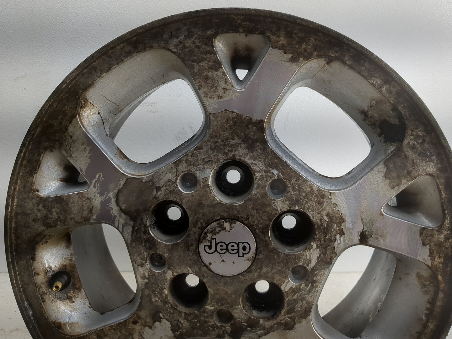 1999-2003 Jeep Grand Cherokee Oem Wheel Rim - Oemusedautoparts1.com