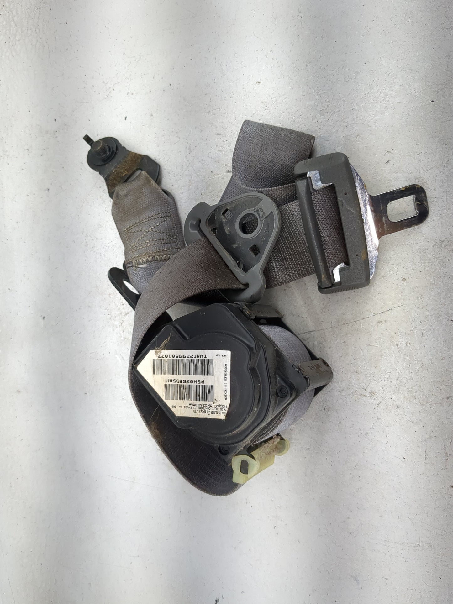 2005-2007 Jeep Grand Cherokee Passenger Front Seatbelt Retractor 5025701 - Oemusedautoparts1.com