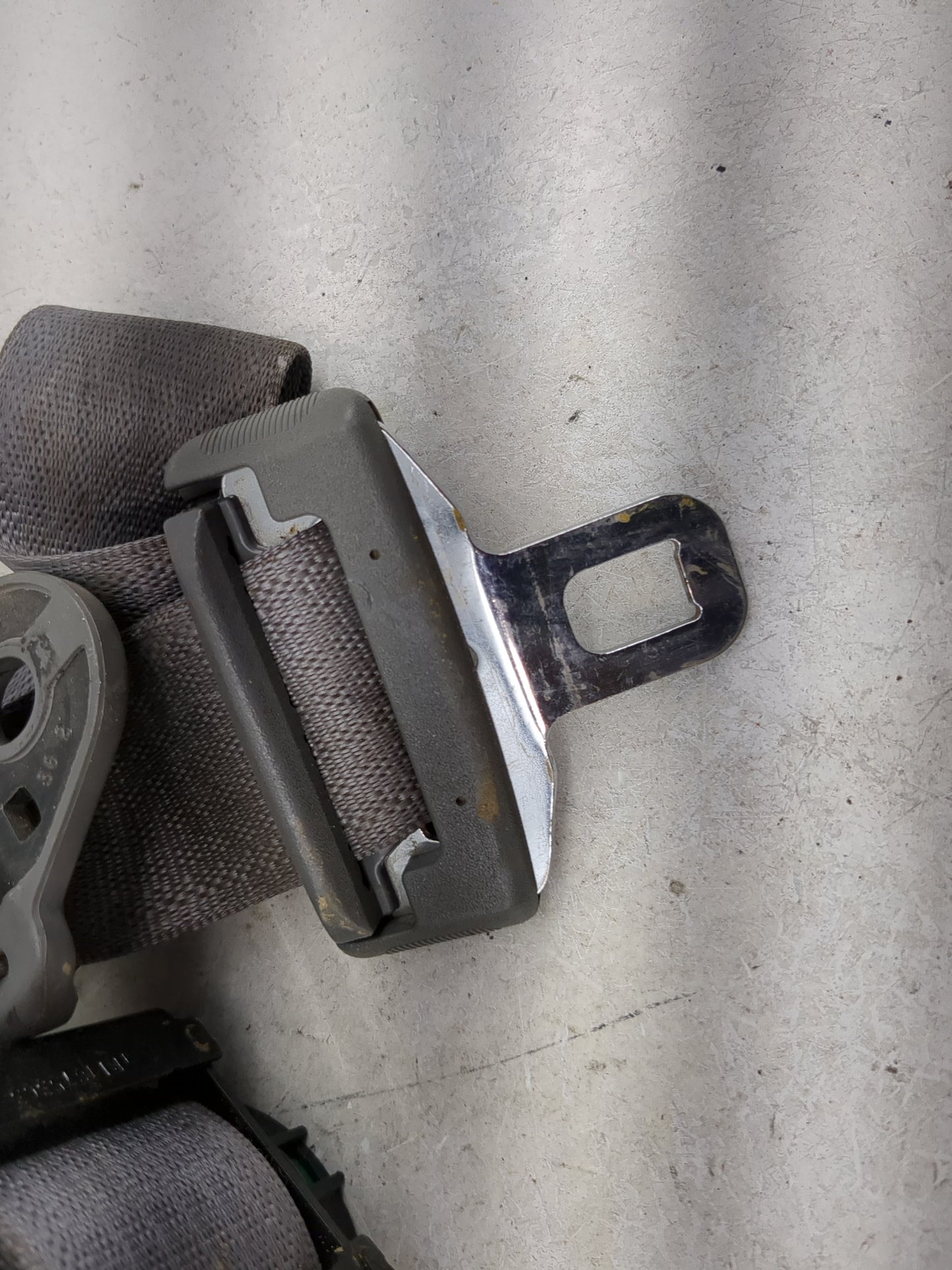 2005-2007 Jeep Grand Cherokee Passenger Front Seatbelt Retractor 5025701 - Oemusedautoparts1.com