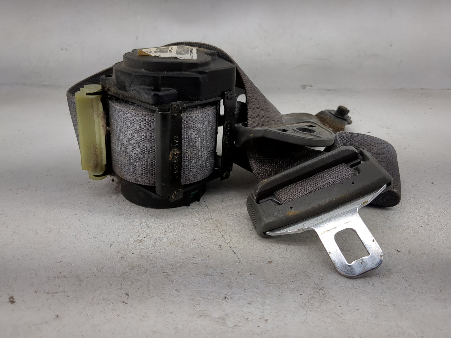 2005-2007 Jeep Grand Cherokee Passenger Front Seatbelt Retractor 5025701 - Oemusedautoparts1.com