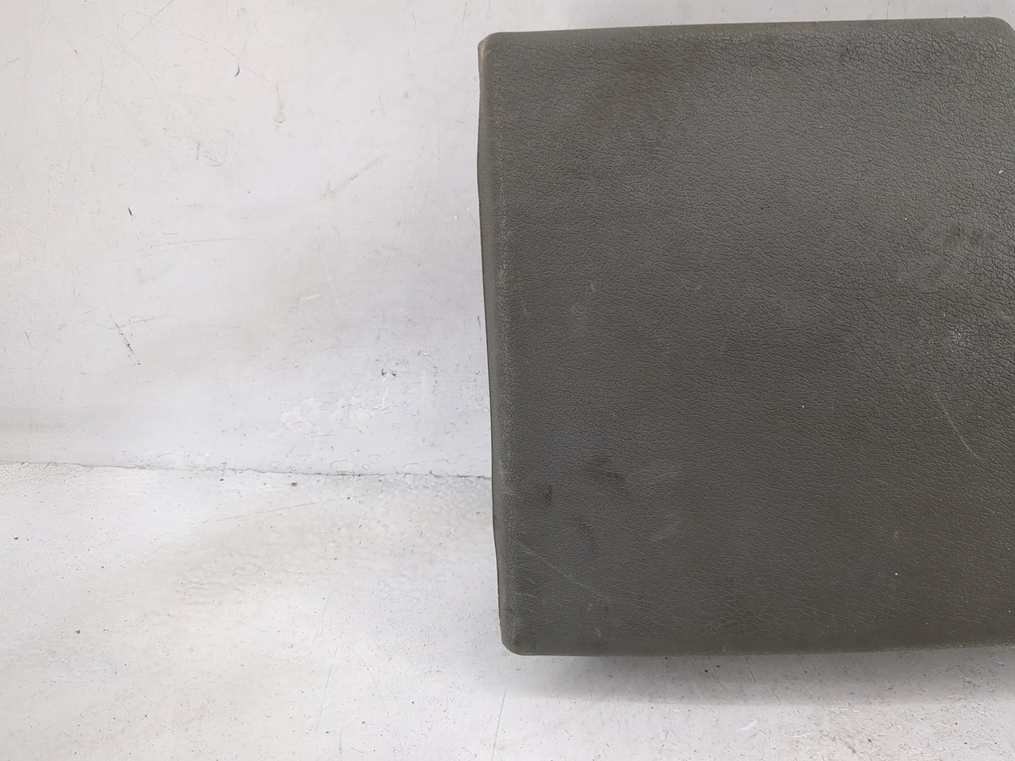 2005-2010 Jeep Grand Cherokee Center Console Armrest Cover Lid Fits Fits 2005 2006 2007 2008 2009 2010 OEM Used Auto Parts -