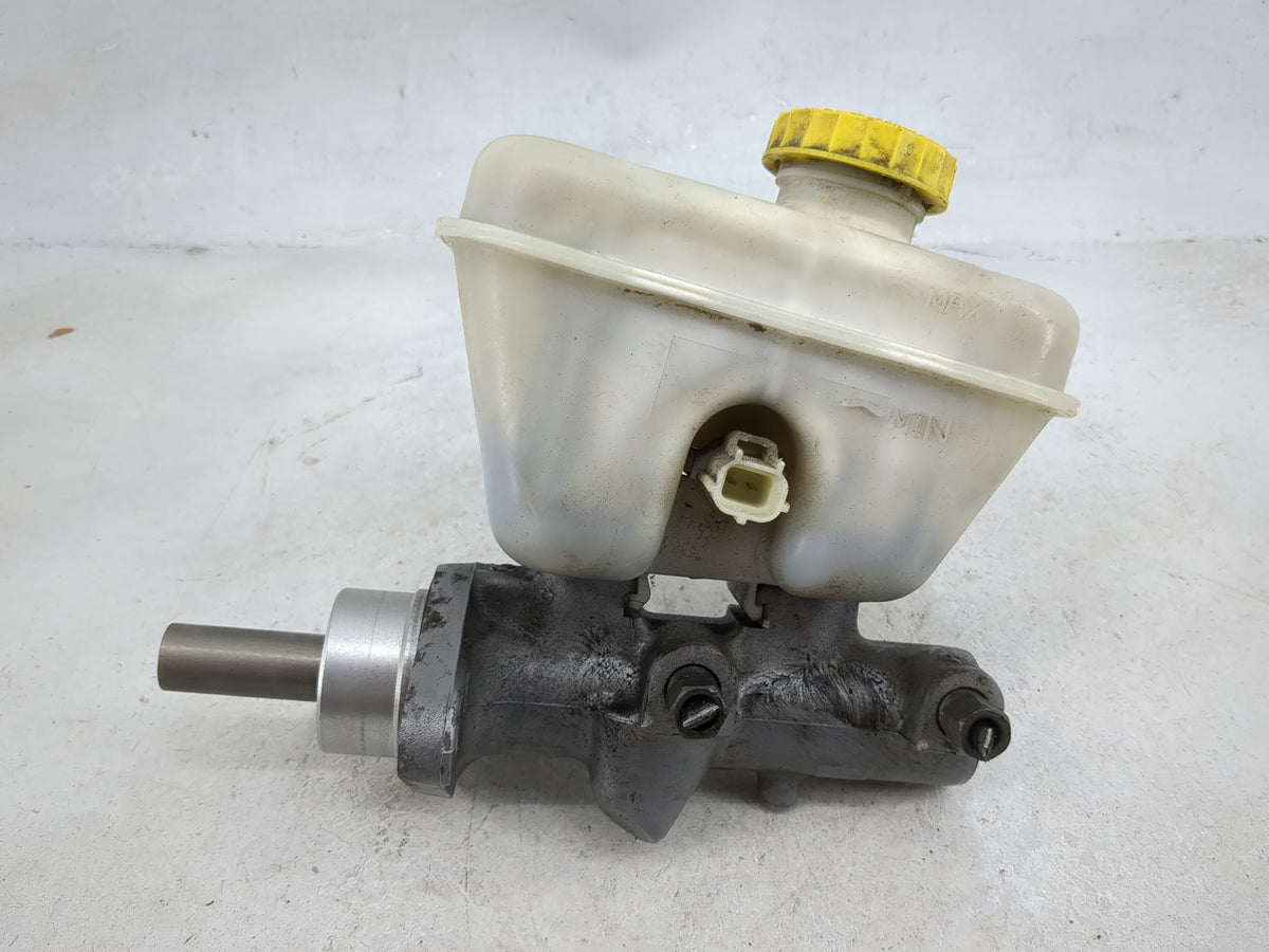 2006-2010 Jeep Grand Cherokee Brake Master Cylinder 5025759 - Oemusedautoparts1.com