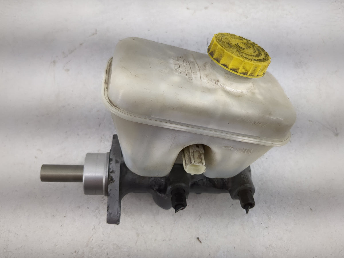 2006-2010 Jeep Grand Cherokee Brake Master Cylinder 5025759 - Oemusedautoparts1.com
